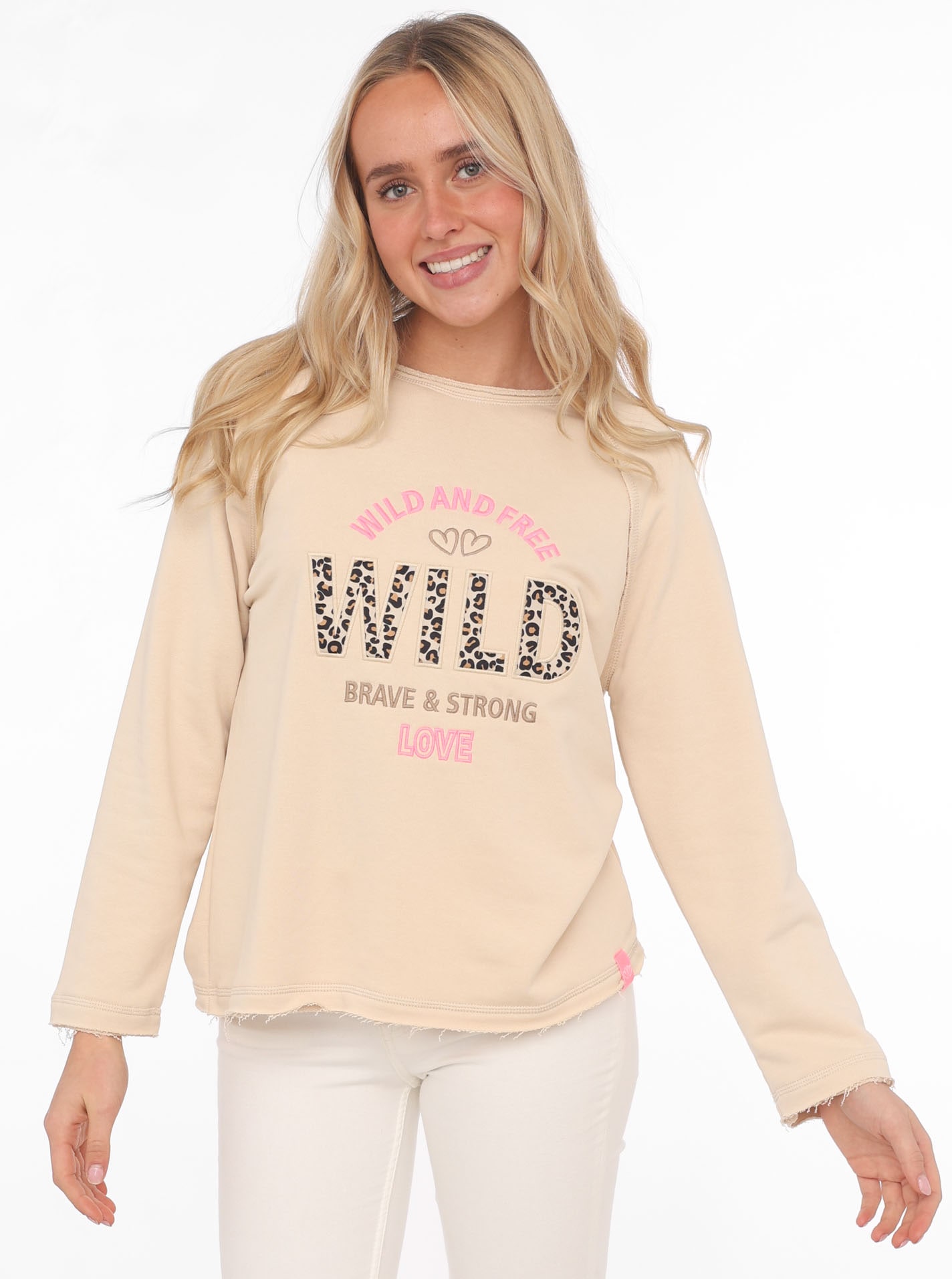 Zwillingsherz Sweater »"Wild and Free"«, mit Used-Look Kanten, Leo Details und Stickerei