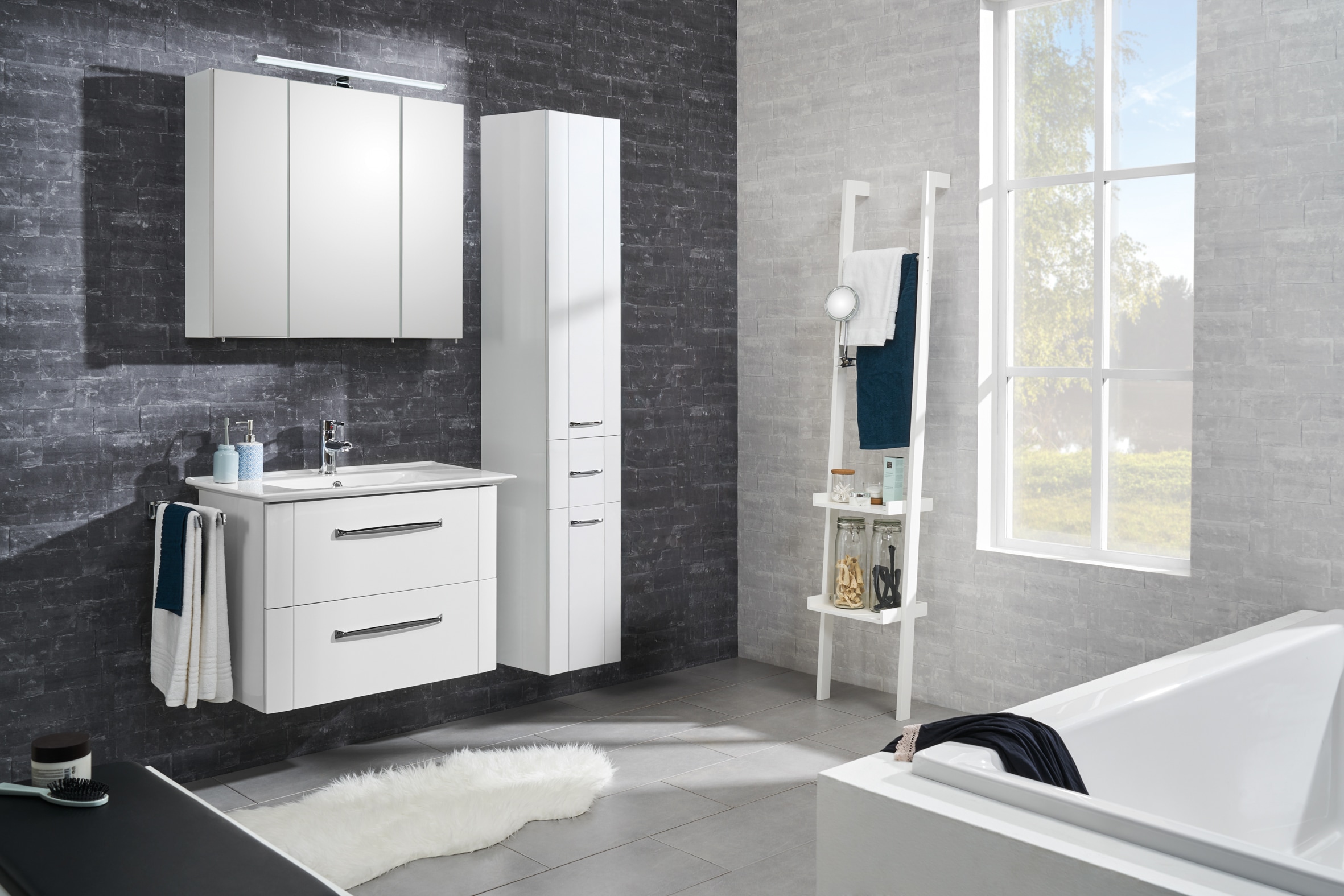 Saphir Badmöbel-Set »Badmöbel-Set Serie 3006 3-teilig Keramik-Waschtisch mit Spiegelschrank«, (4 St.), Badezimmer-Set mit Hochschrank, inkl. Türdämpfer