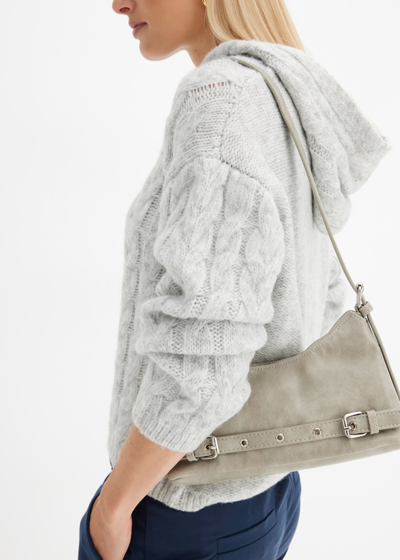 bonprix Strickpullover aus Polyester, Polyacryl, Polyamid und Wolle, mit Kapuze