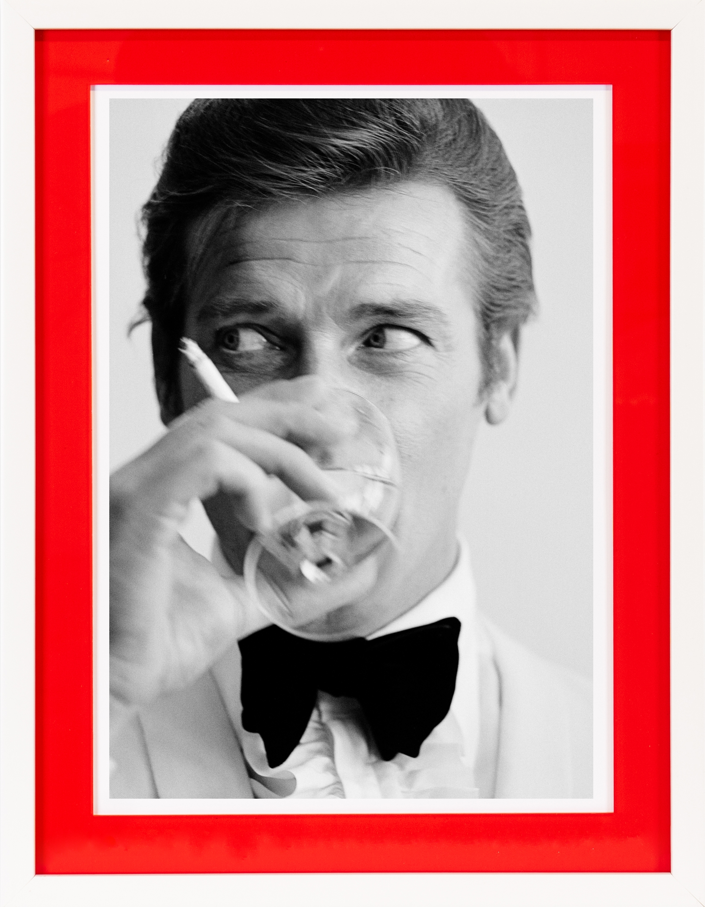 queence Bild mit Rahmen »Roger Moore«, Bilder von Männern-Film-Filmfiguren-Gesicht-Mann-Schwarz-Weiß, (1 St.), Poster mit buntem Acrylglas Passepartout
