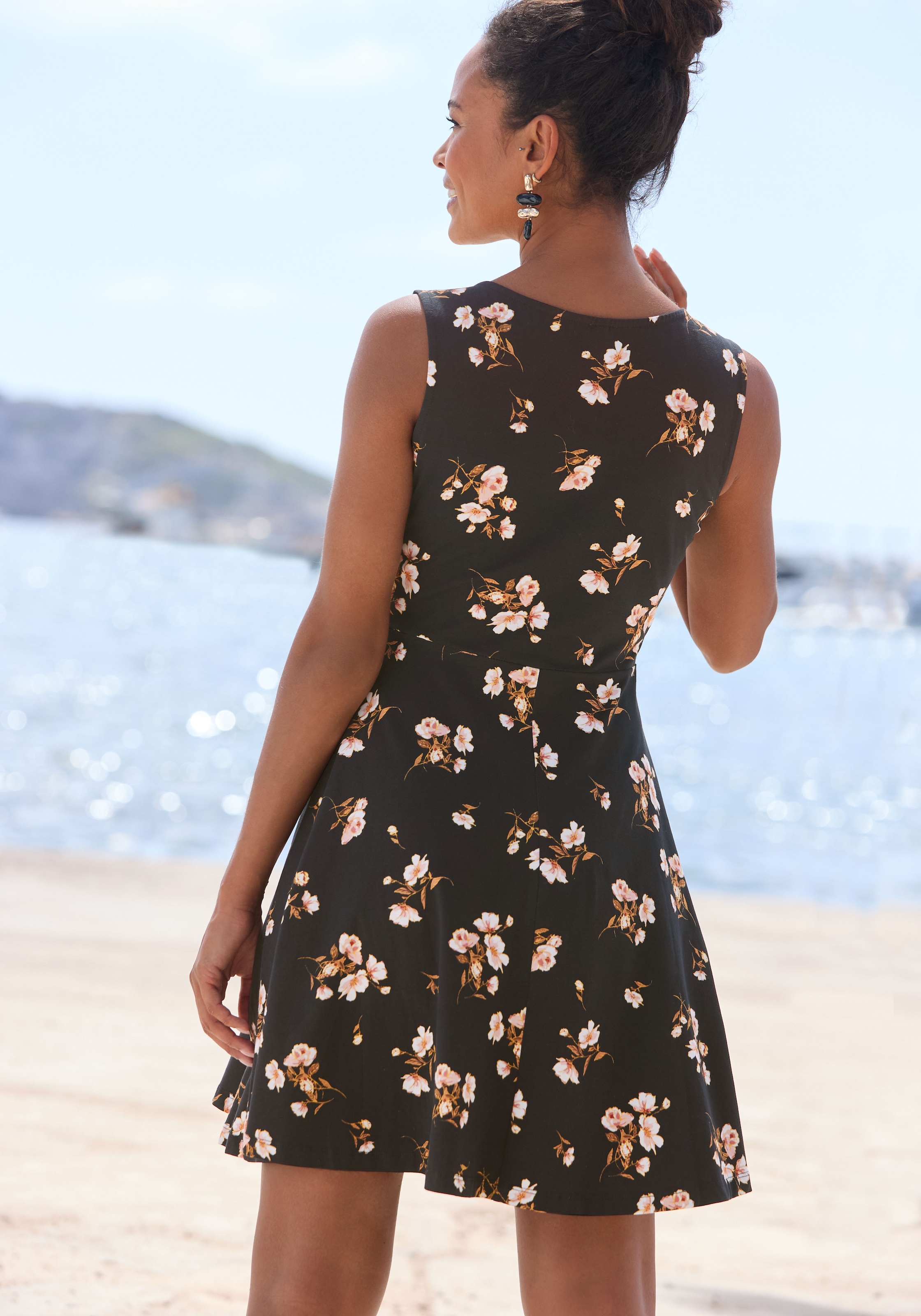 Vivance Strandkleid »mit Blumenprint« Ohne Taschen Minikleid, Sommerkleid aus Baumwolle, Skaterkleid, Jerseykleid
