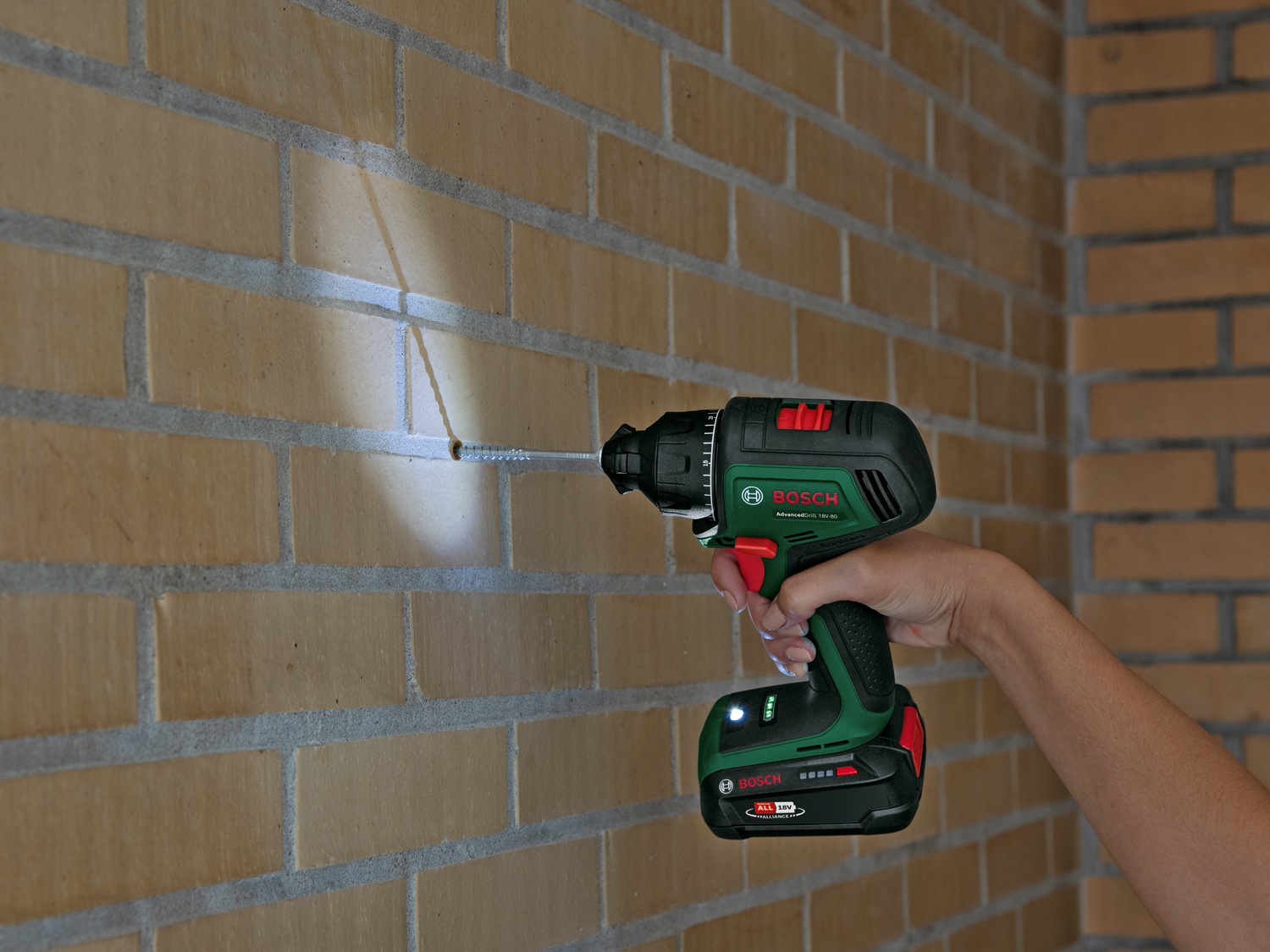 Bosch Home & Garden Akku-Bohrschrauber »»AdvancedDrill 18V-80 QuickSnap««, Inkl. 1x Akku PBA 18V 2,5Ah und Ladegerät