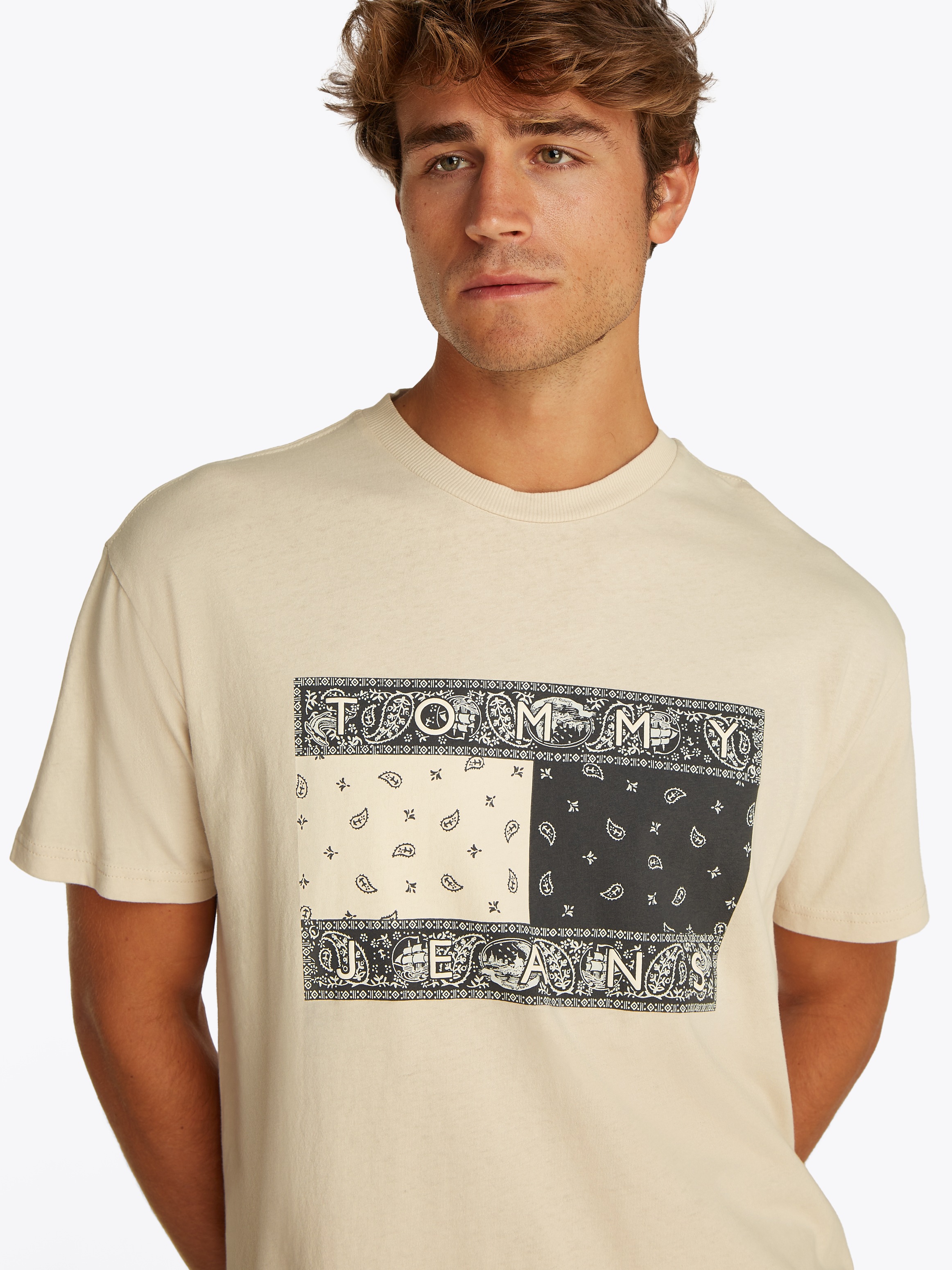 Tommy Jeans T-Shirt »TJM RLX PAISLEY FLAG TEE EXT«