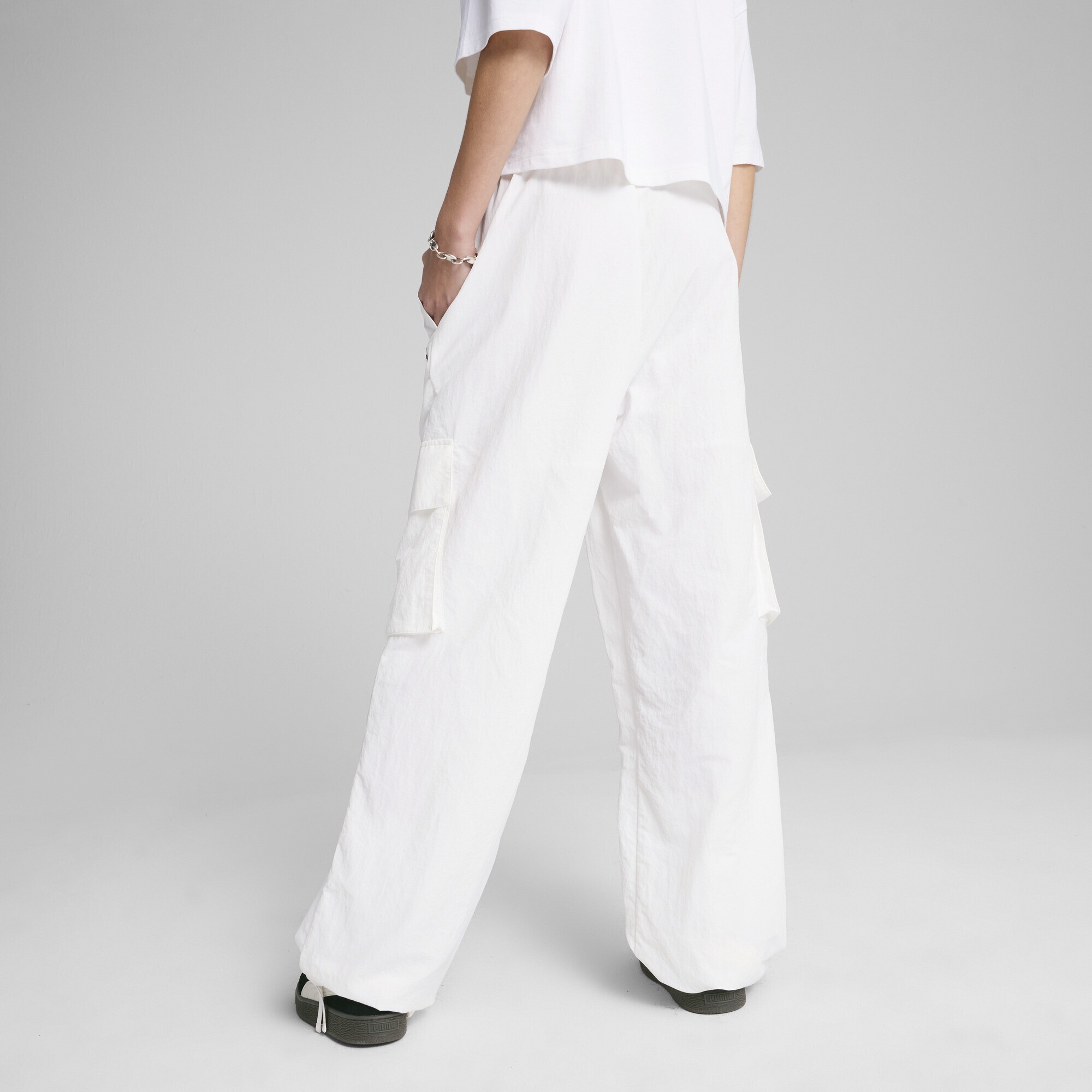 PUMA Sporthose »WARDROBE ESS Cargohose in Relaxed Fit Damen«