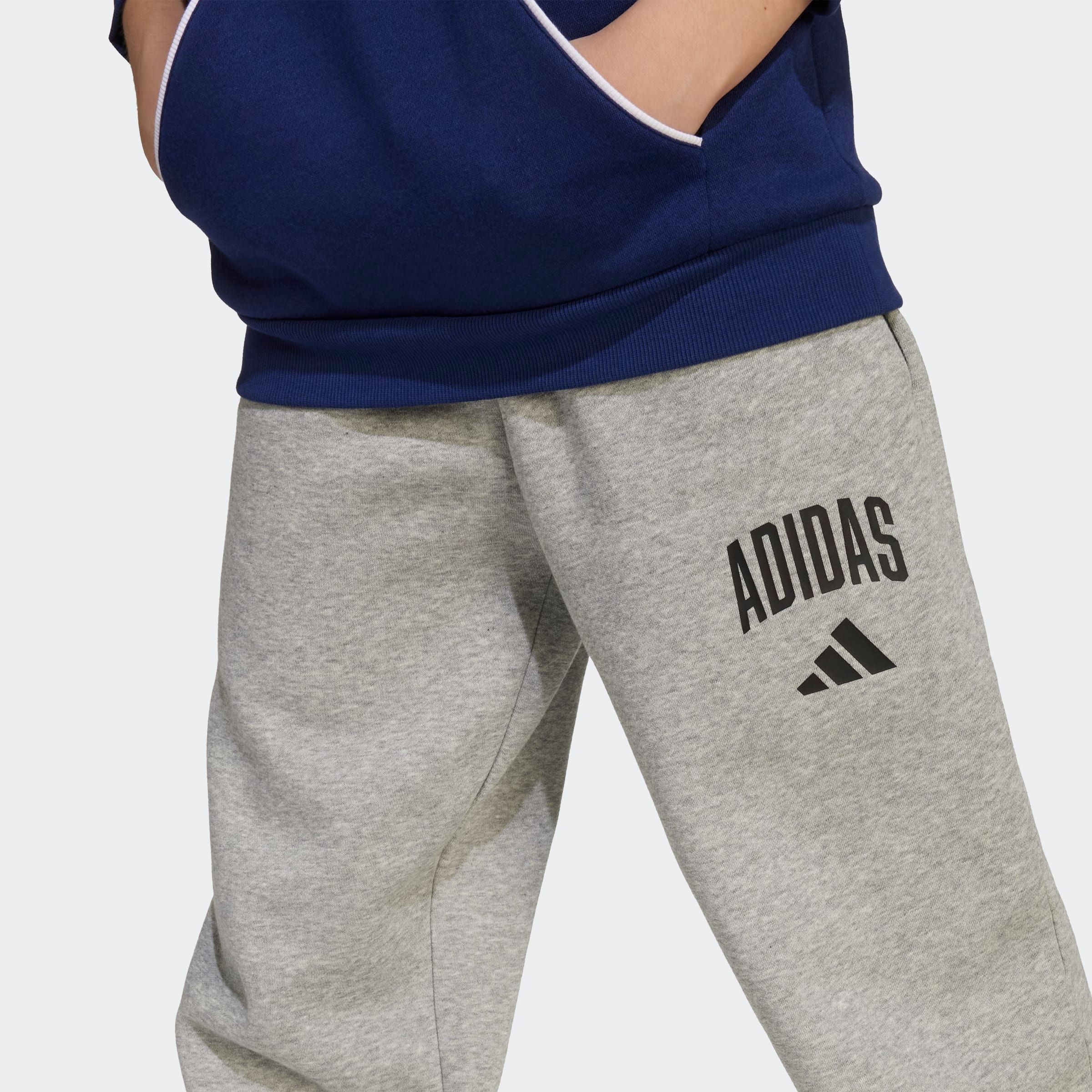 Thumbnail - adidas Sportswear Sporthose "SAISON ESSENTIALS COLLEGE TYPOGRAPHIE KINDER" für Kinder und Teens, sportlicher Stil, mit S...