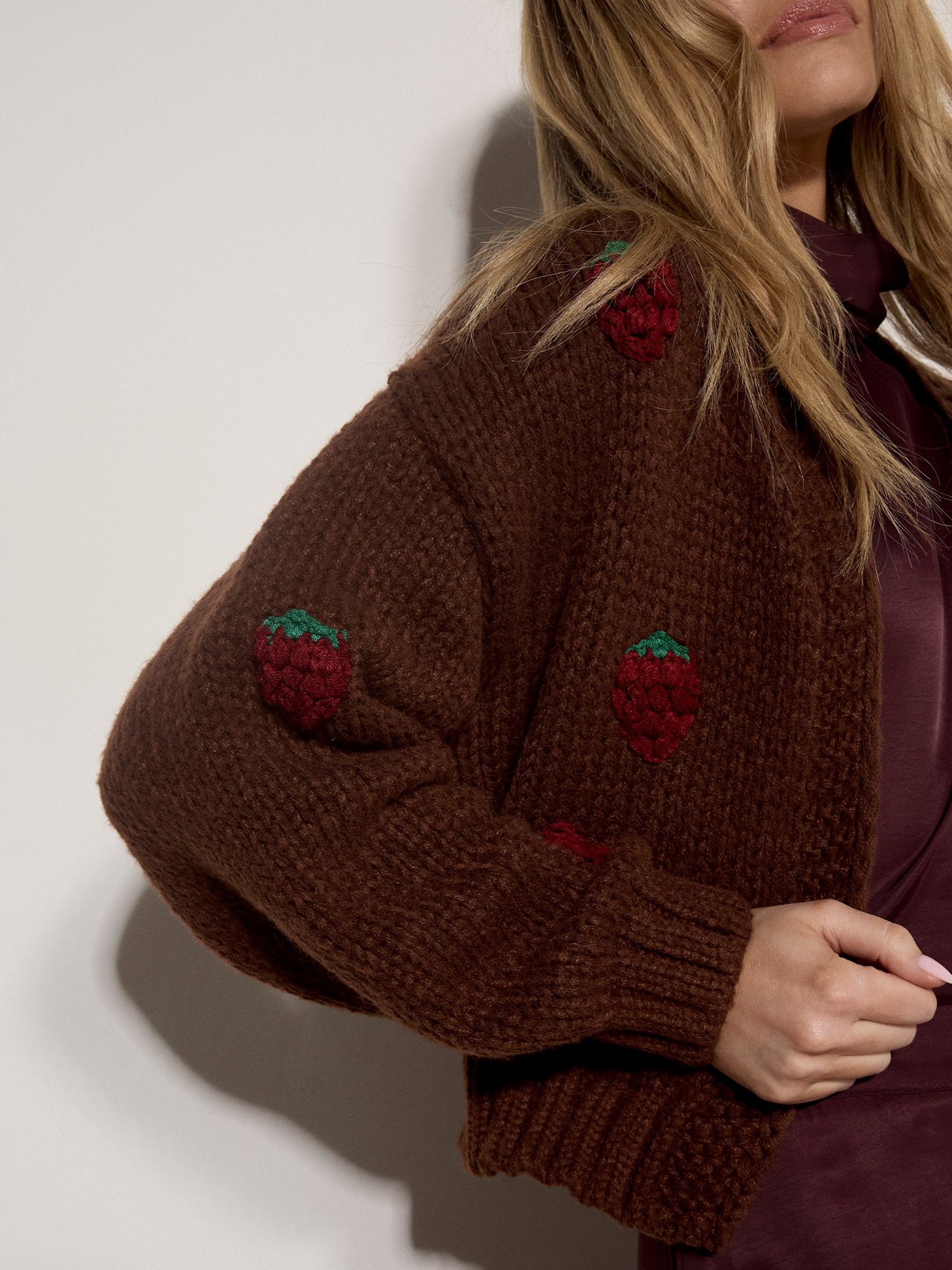 Apricot Cardigan »Grob gestrickte Strickjacke« mit Erdbeeren