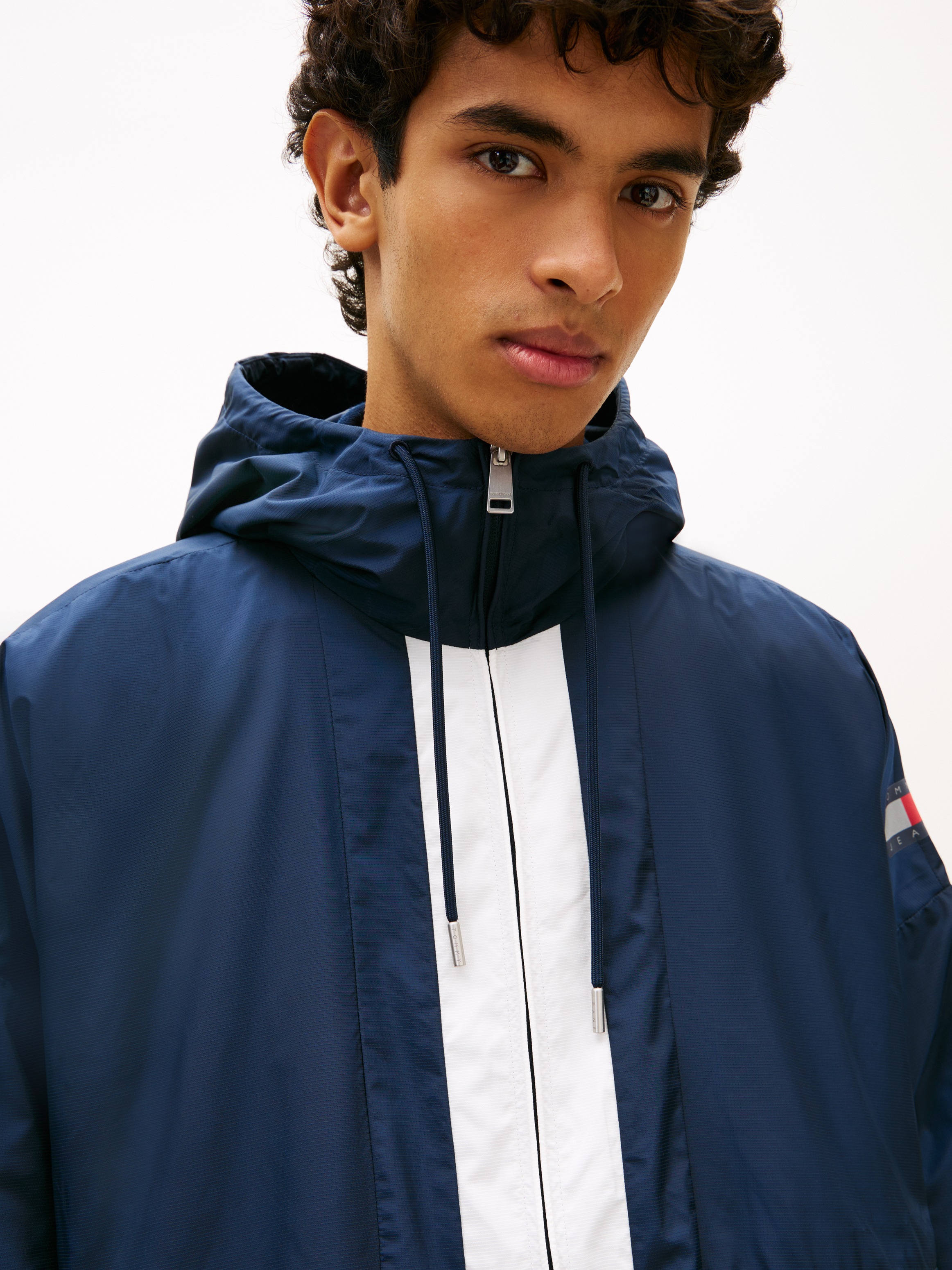 Windbreaker TOMMY JEANS "CHICAGO FLAG", Herren, Gr. 3XL, schwarz night navy, Web, Obermaterial: 100% Polyester, unifarben, regular fit normal, Rundhals, eingesetzt elastischer Bund, Jacken Windbreaker, Regular fit mit Kapuze 2
