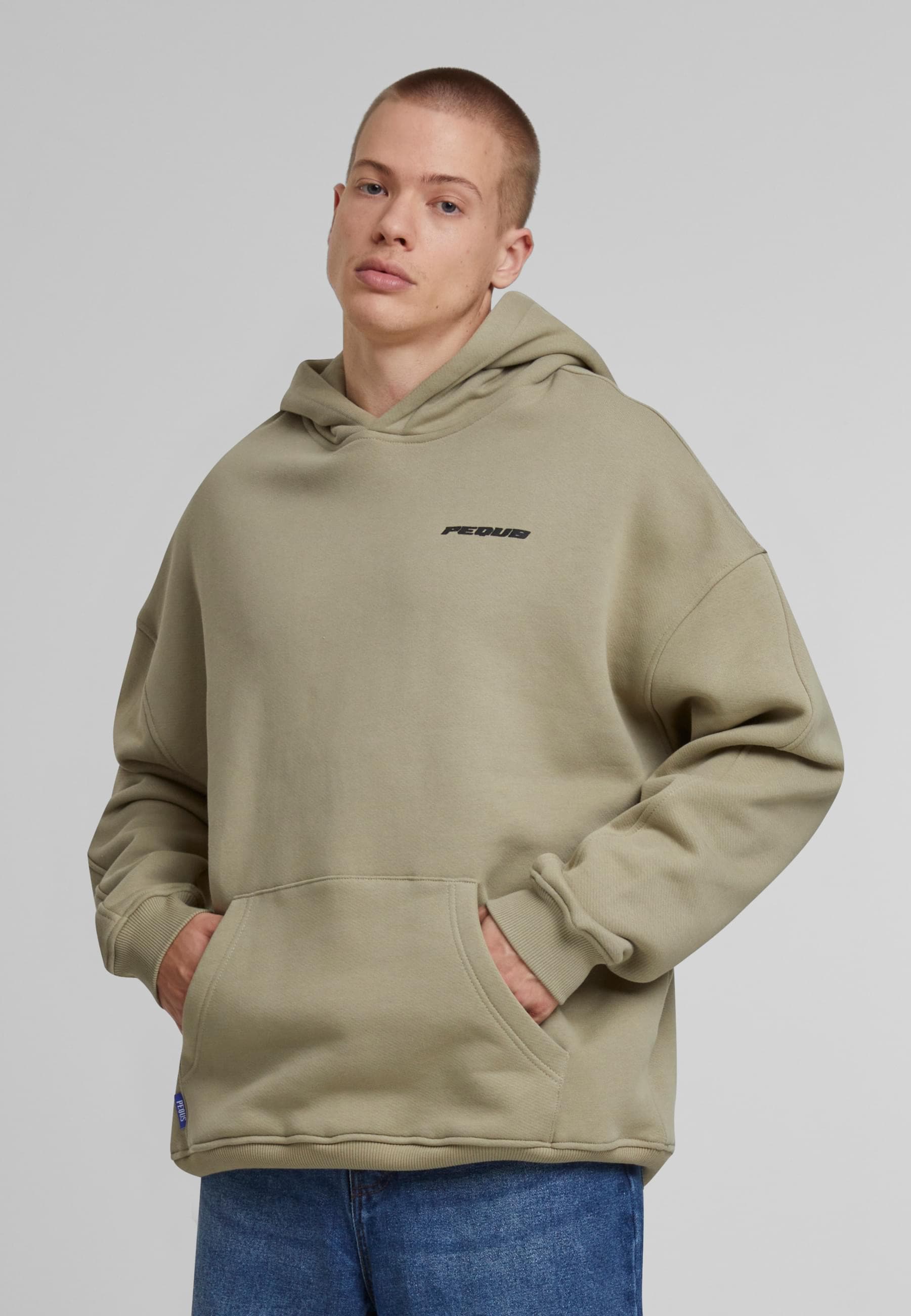 PEQUS Kapuzensweatshirt »PEQUS PEQUS Plágia Chest Logo Hoodie«, (1 tlg.)