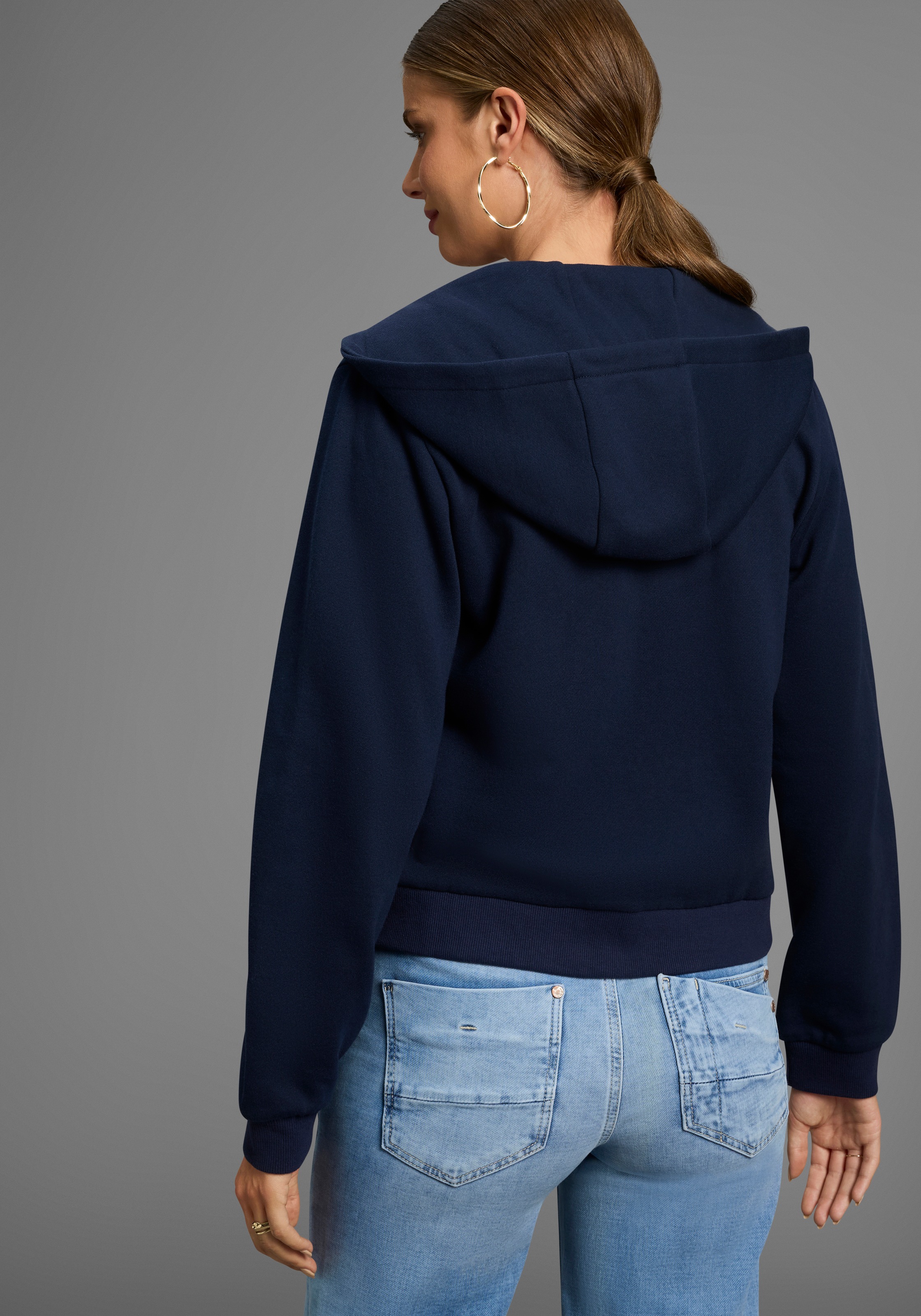 DELMAO Kapuzensweatjacke, mit Reißverschluss, Kapuze & Kängurutasche günstig online kaufen
