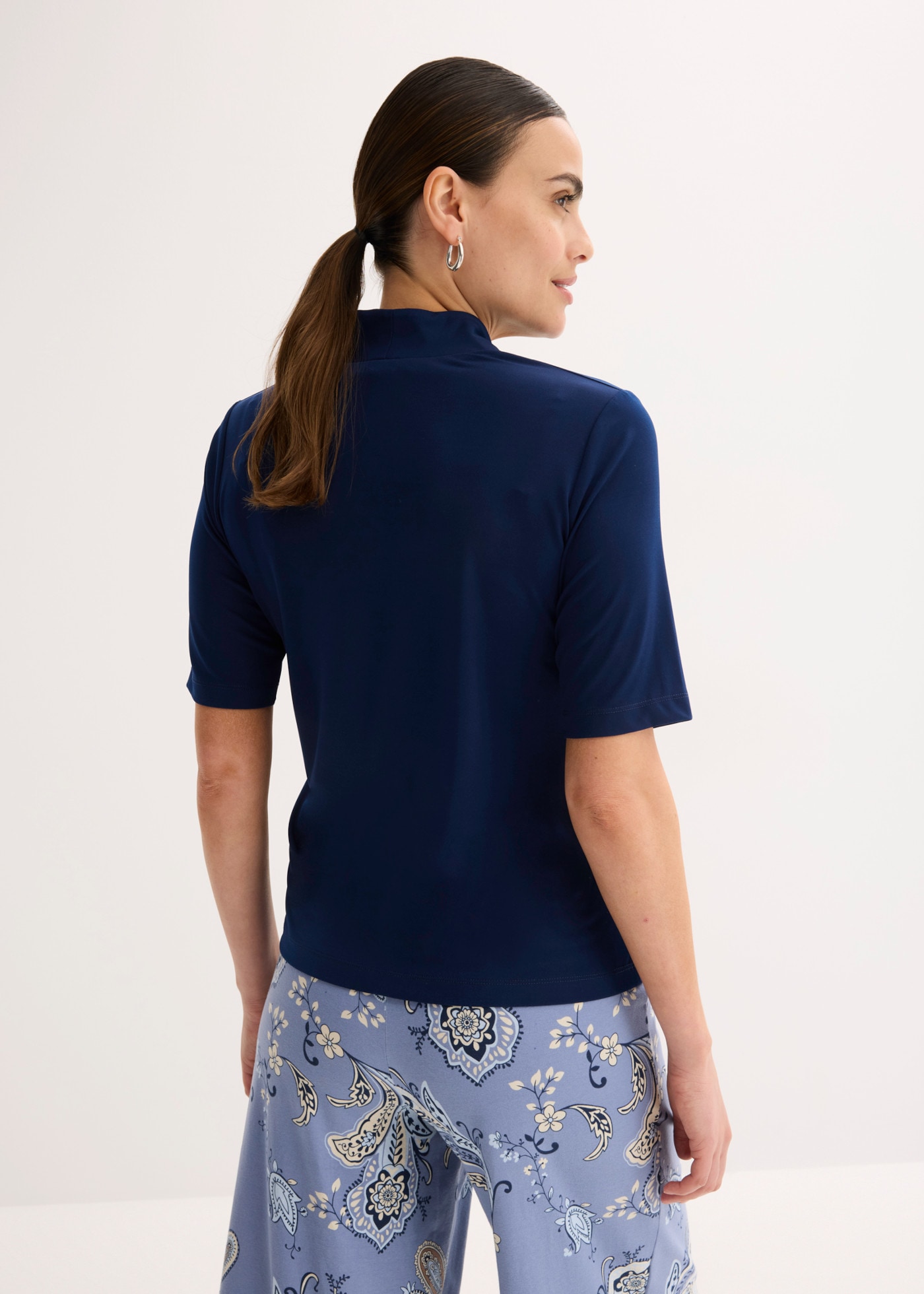 bonprix T-Shirt mit Kelchkragen, Kurzarm-Design, aus Polyester und Elasthan