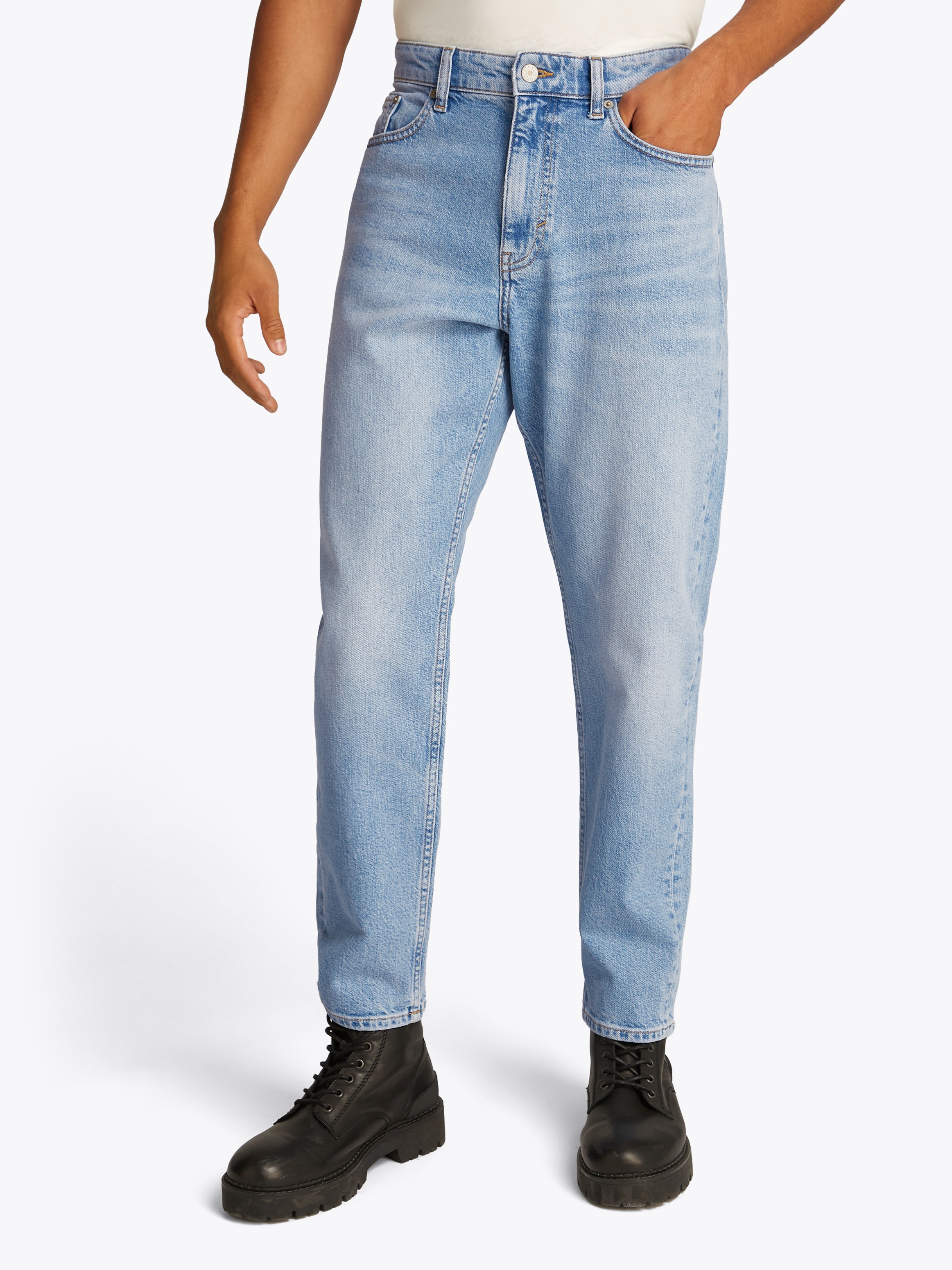 Tommy Jeans Gerade Jeans "Isaac Relaxed Tapered" Relaxed‑Fit‑Jeans mit koni günstig online kaufen