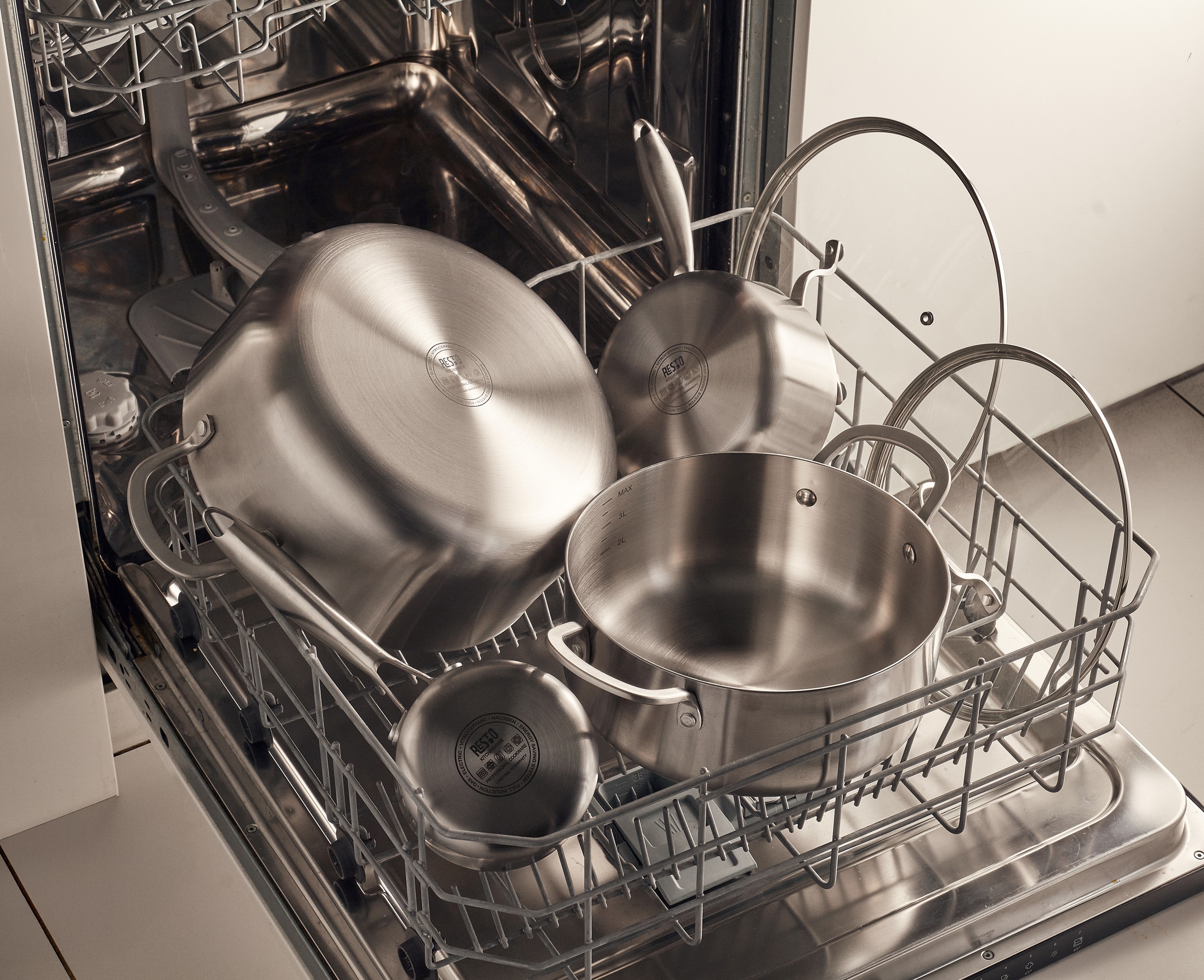 RESTO Kitchenware Kasserolle »CORVUS Soßentopf, TRI-PLY- Aufbau – 3-lagige Konstruktion« 1 tlg. Aluminium | Edelstahl 18/10