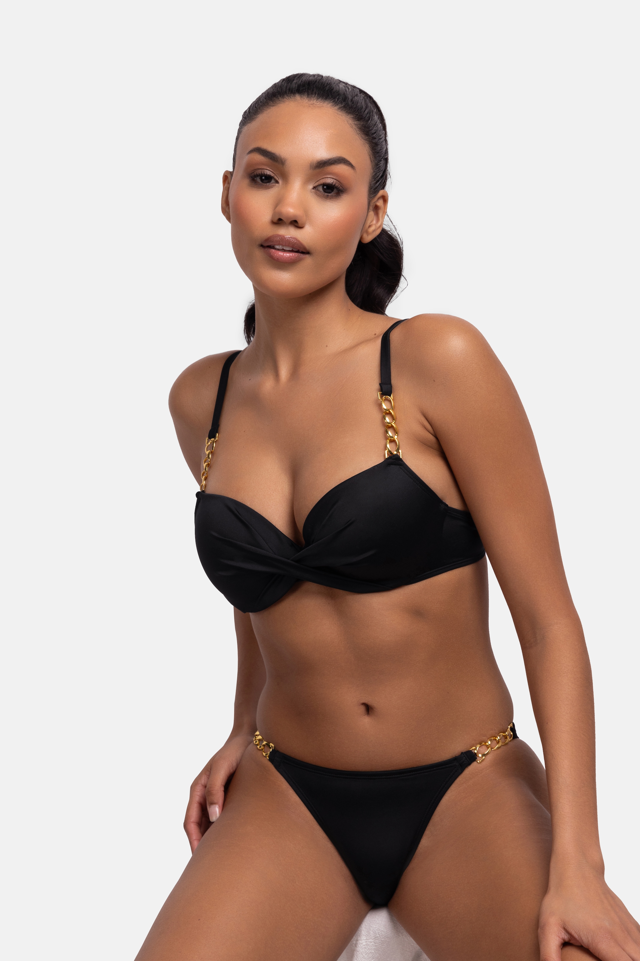 Dorina Bügel-Bandeau-Bikini-Top »FILAO«, Mit modischen goldfarbenen Kettendetails