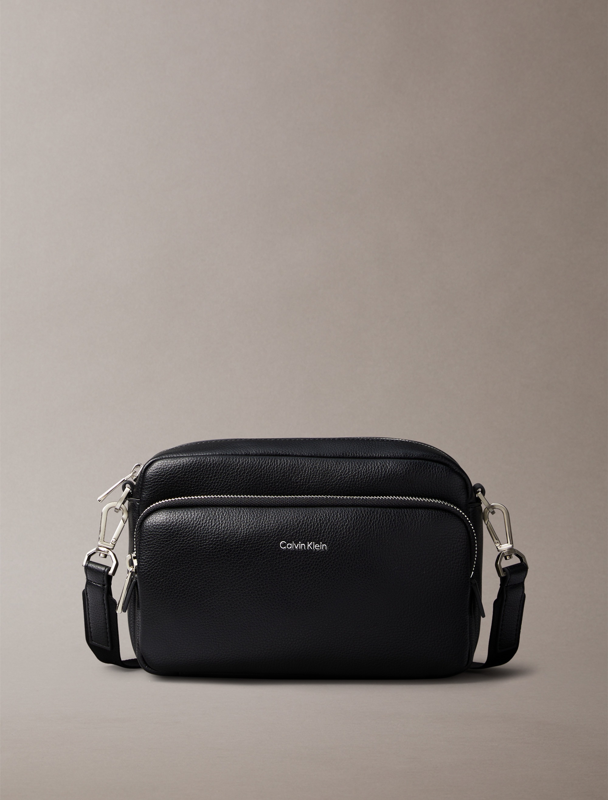 Kameratasche CALVIN KLEIN "RAISED CAMERA BAG", Herren, Gr. B/H/T: 22cm x 14cm x 8cm, schwarz, Lederimitat, unifarben, Taschen, Herren Umhängetasche, Bodybag, Schultertasche mit Logoschriftzug 4