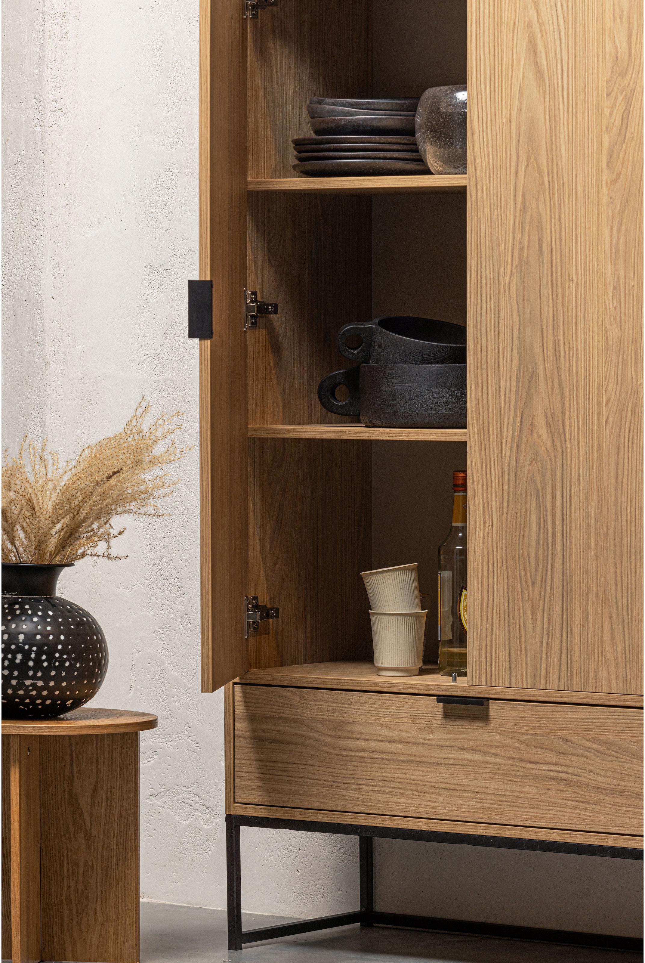 WOOOD Mehrzweckschrank »Silas« Silas Schrank aus Eichenmelamin auf Metall, 2 Türen und viel Stauraum