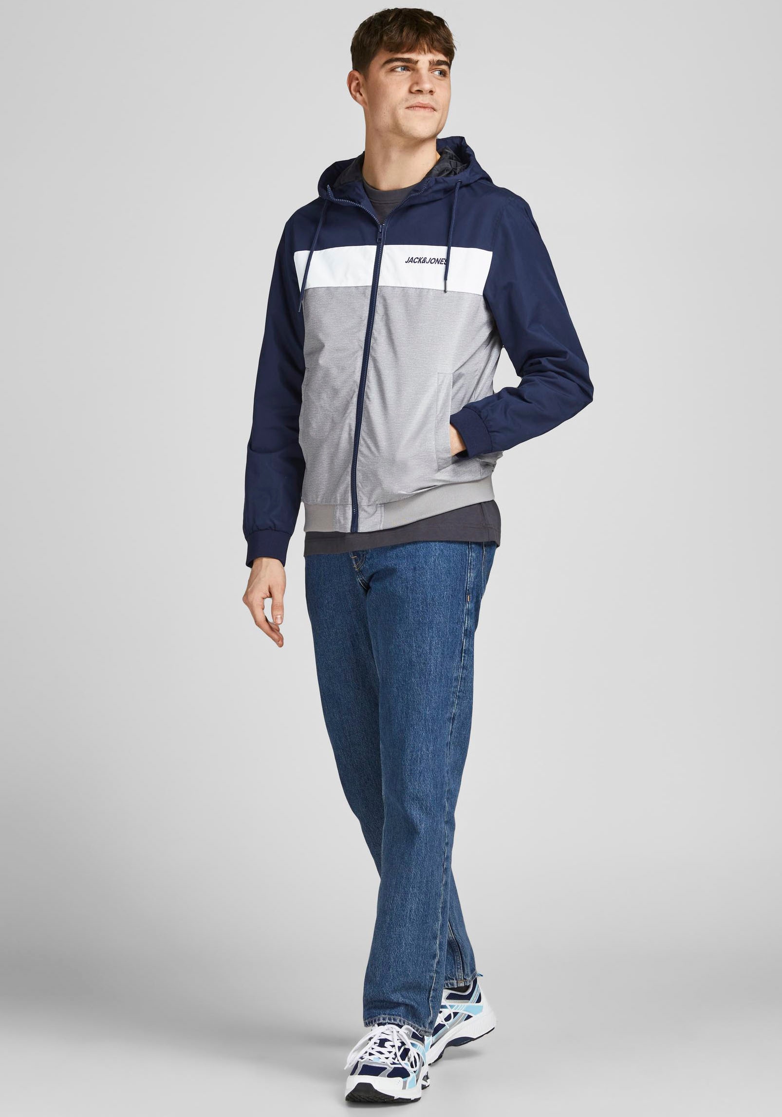 Jack & Jones Windbreaker »RUSH BLOCKING HOOD BOMBER«, mit Kapuze