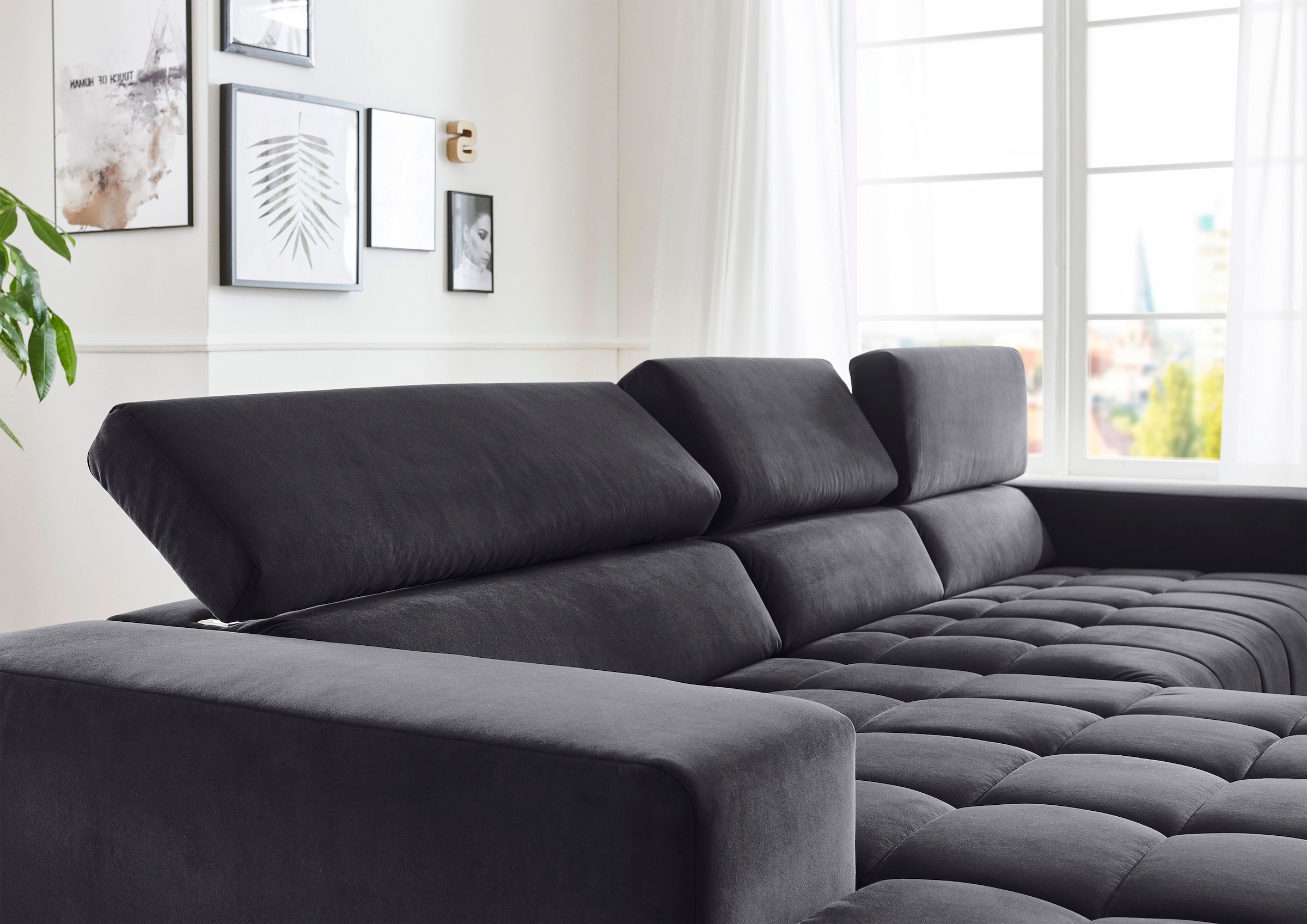 Die PlanBar Ecksofa »MP-IN15053 L-Form extra breiter Schenkel«, mit Kopfteilverstellung, wahlweise mit manueller Vorziehbank