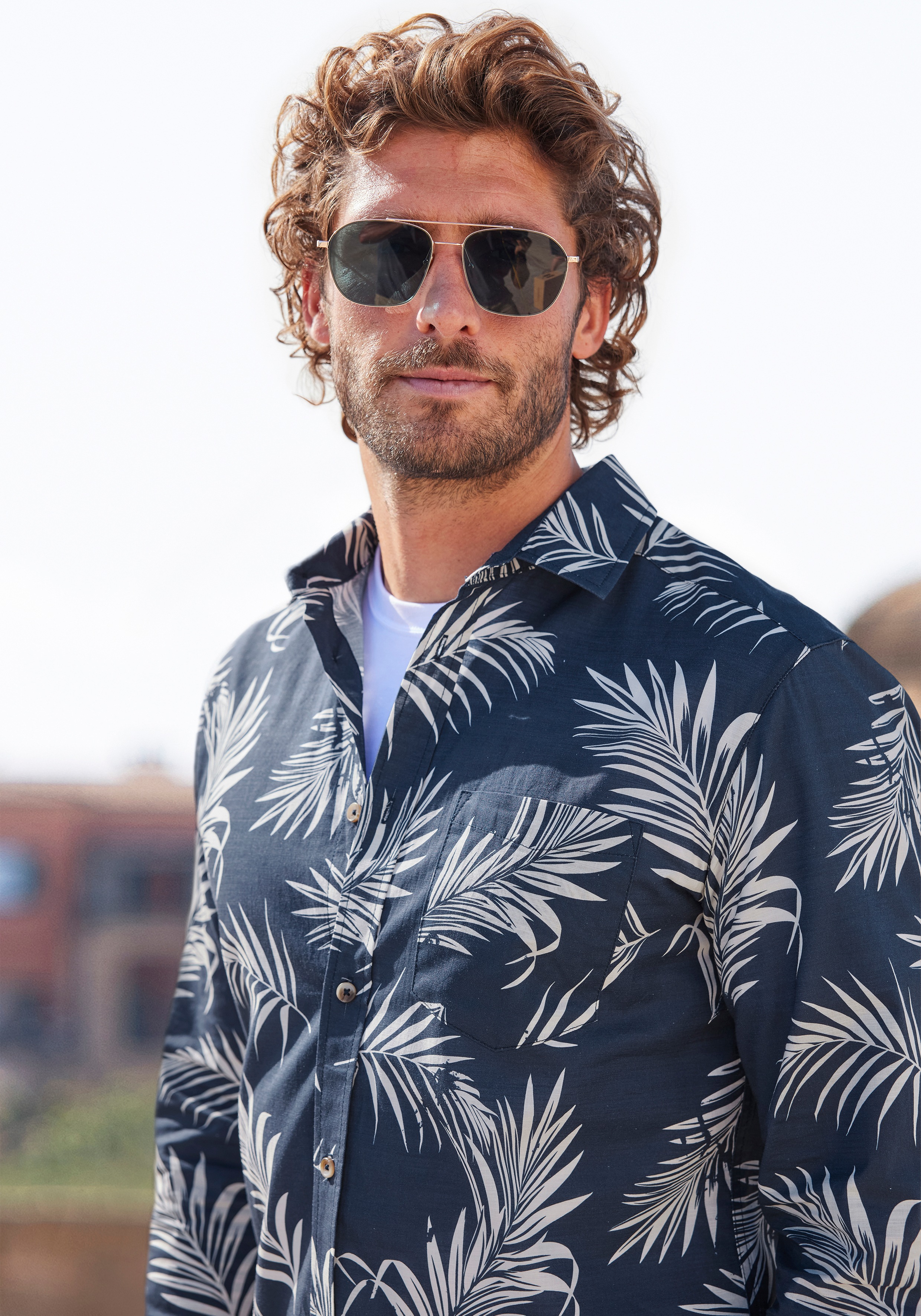 Thumbnail - John Devin Hawaiihemd "Regular Fit,", Langarm, Freizeithemd mit Palmenprint aus reiner Baumwolle