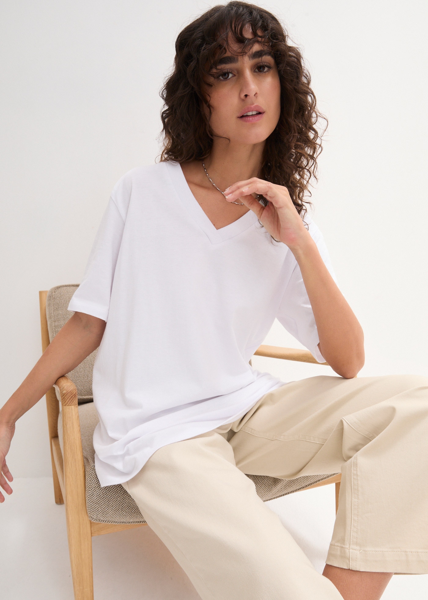 bonprix Longshirt »Weites Long-Shirt mit V-Ausschnitt, Kurzarm (5er Pack)«, 5 Stk. Weites Long-Shirt mit V-Ausschnitt, Kurzarm (5er Pack)
