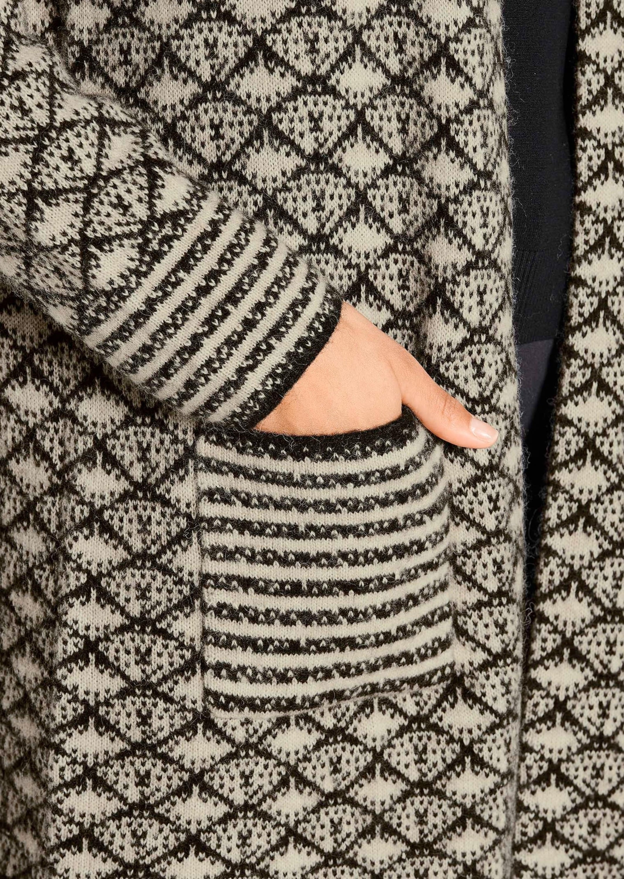 MADELEINE Strickjacke »Strickjacke Herbstcardigan mit grafischem Muster«