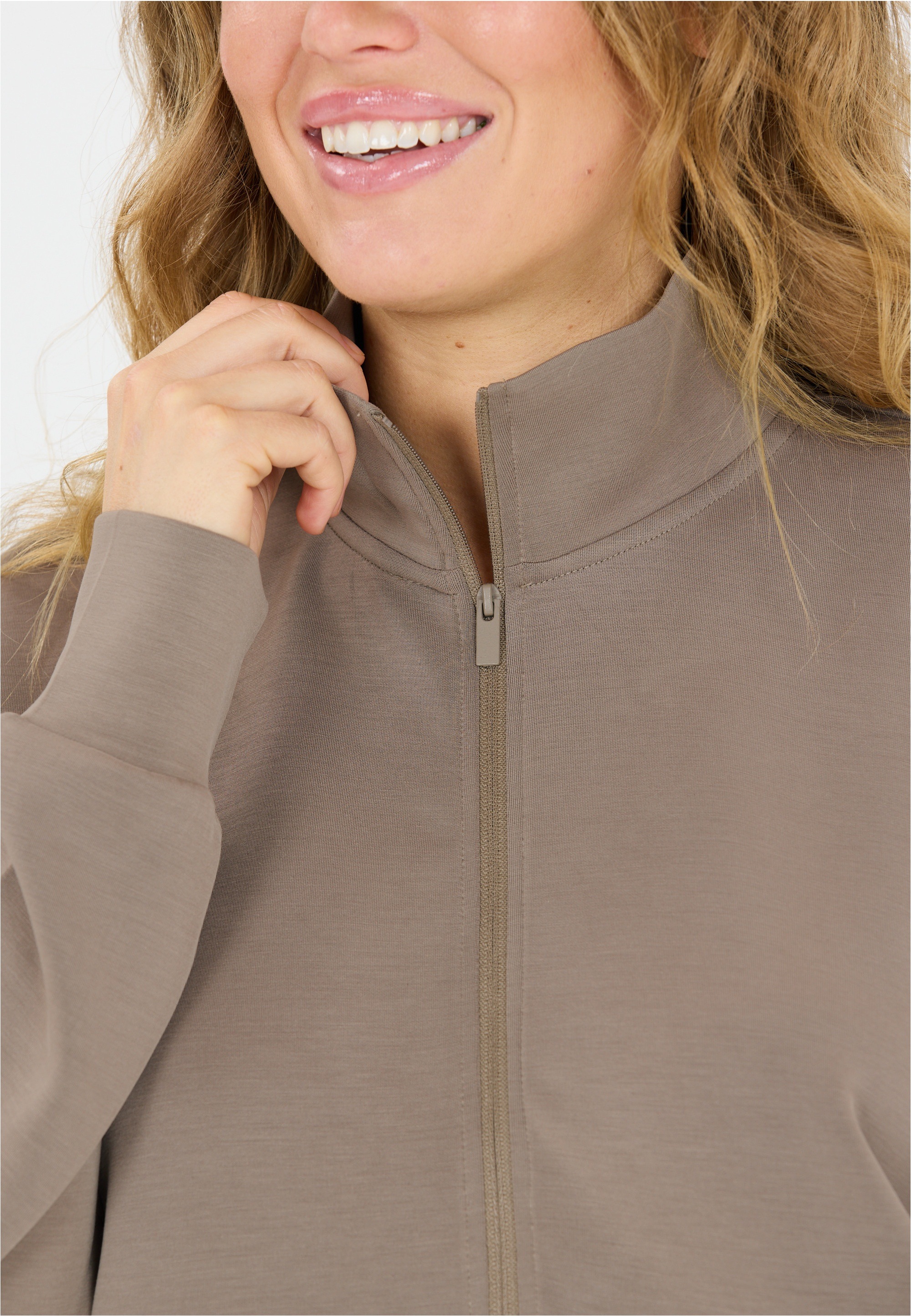 ATHLECIA Sweatshirt »Jillnana«, mit geräumiger Kängurutasche
