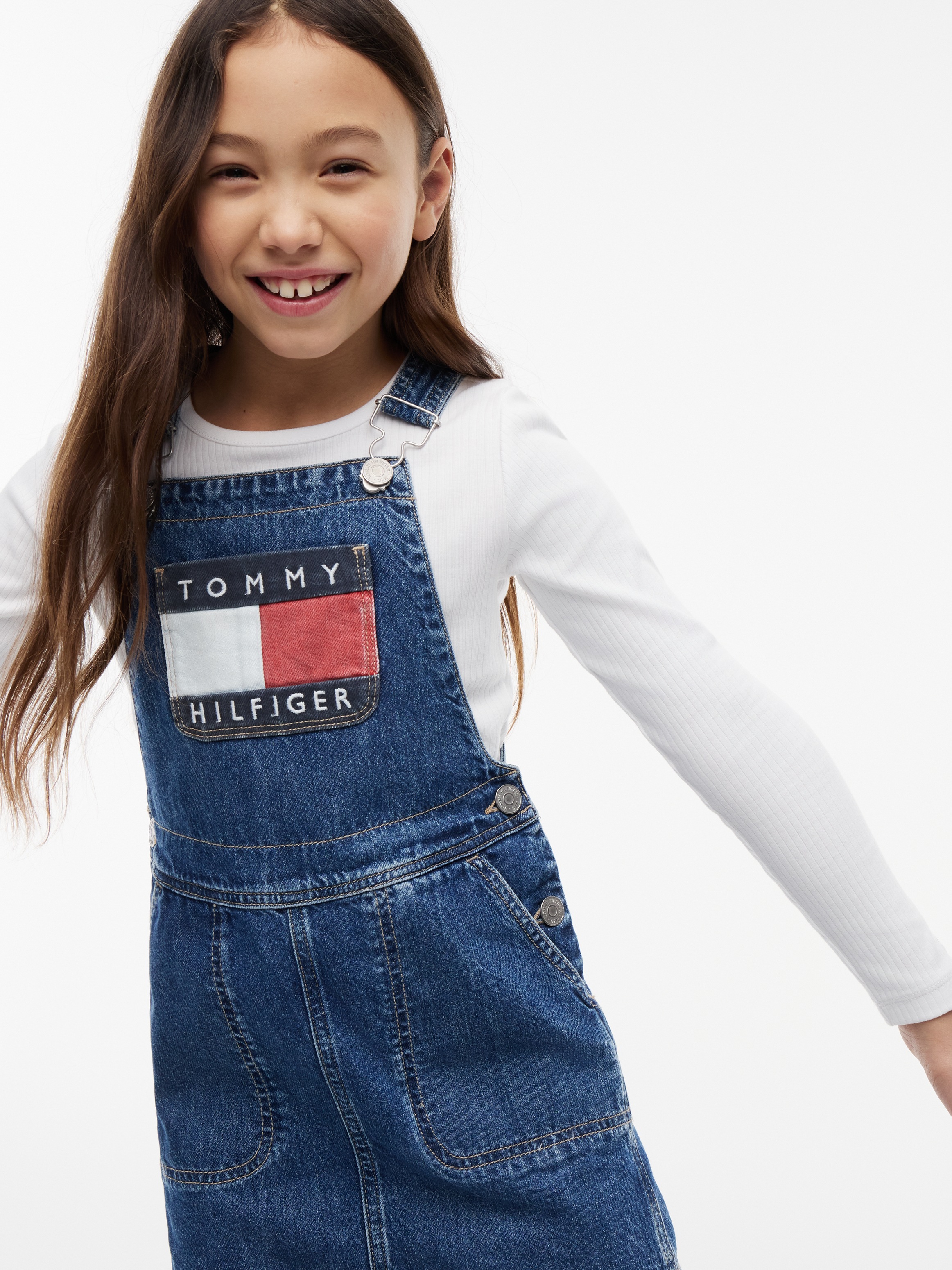 Tommy Hilfiger Latzkleid Eingrifftaschen | Gesäßtaschen | aufgesetzte Tasche Regular Fit, Kinder bis 16 Jahre, verstellbare Träger
