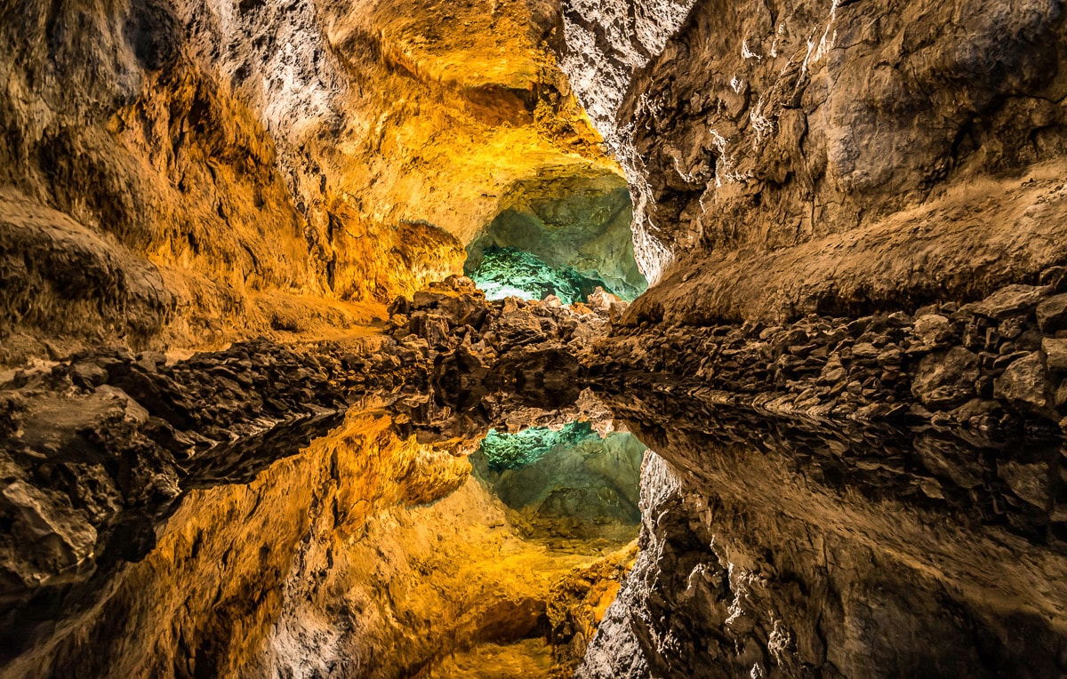 Papermoon Fototapete "Höhle mit Wasser"