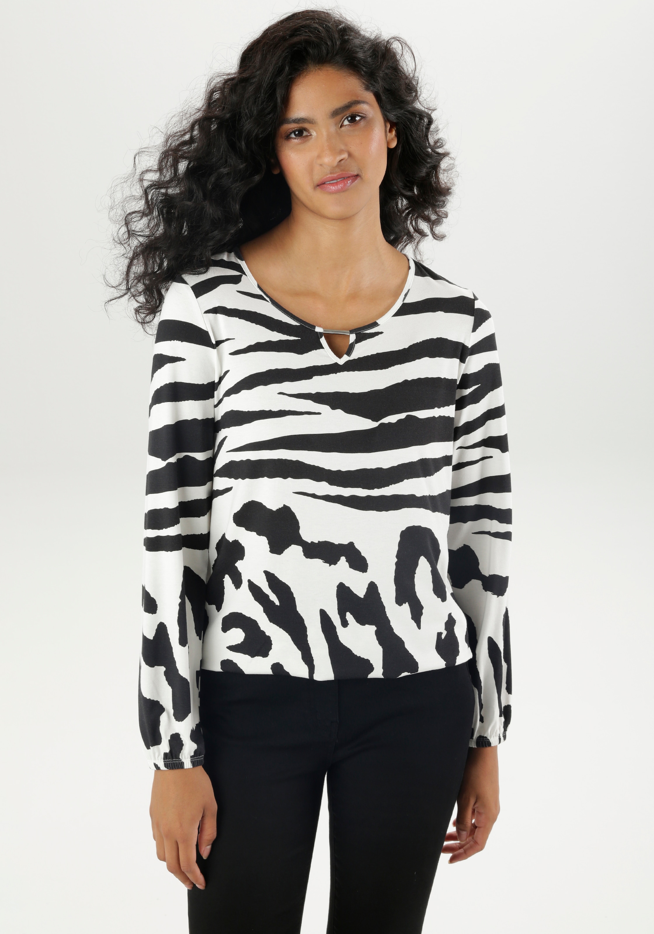 Langarmshirt, mit Cut-Out, Schmuckelement und Animal-Prints - NEUE KOLLEKTION