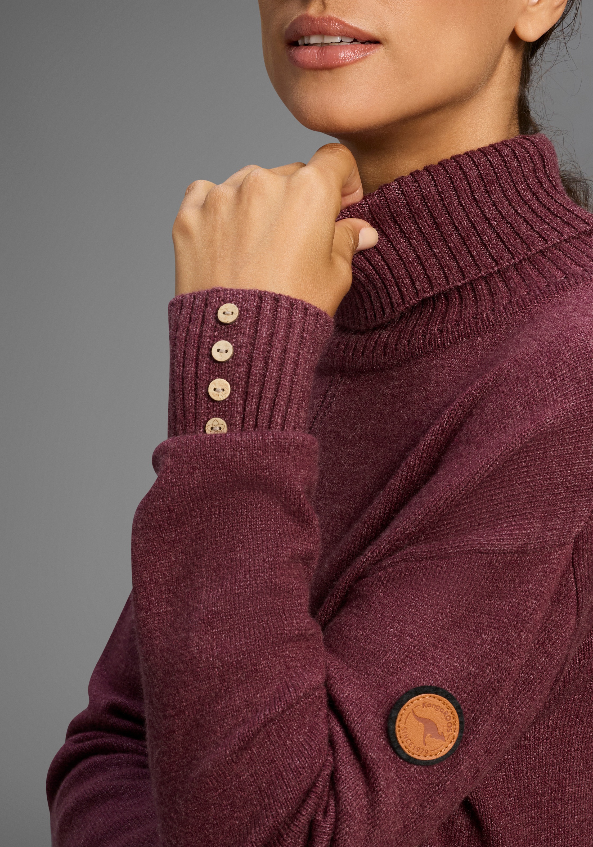 Thumbnail - KangaROOS Rollkragenpullover mit Knopfdetail am Saum