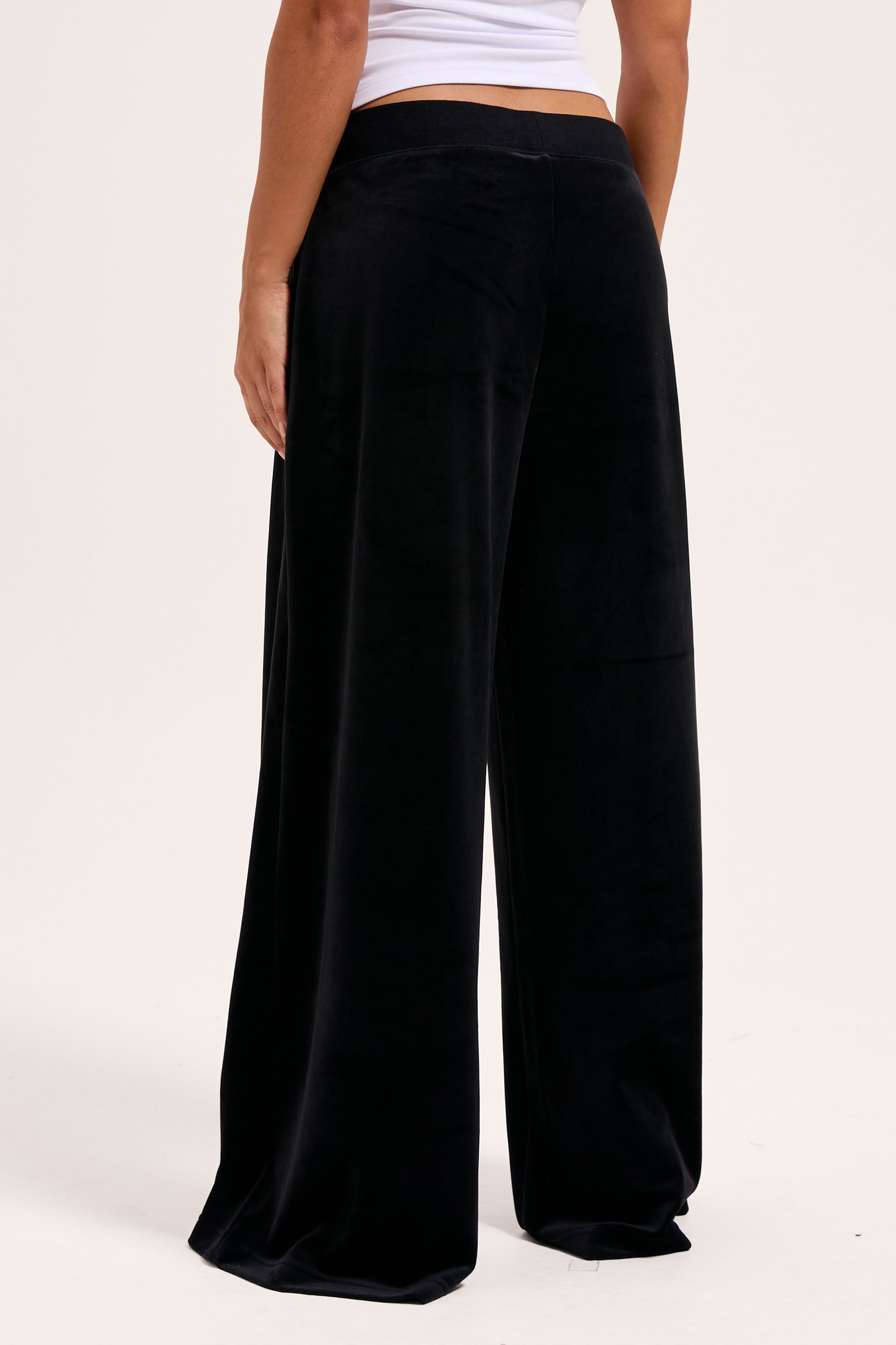 Juicy Couture Sweathose »YUKA WIDE LEG JOGGER WITH JC EMBROIDERY Damen«  Trainingshose Damen, Sweathose, Velour, Jogginghose mit Glitzer, Sale