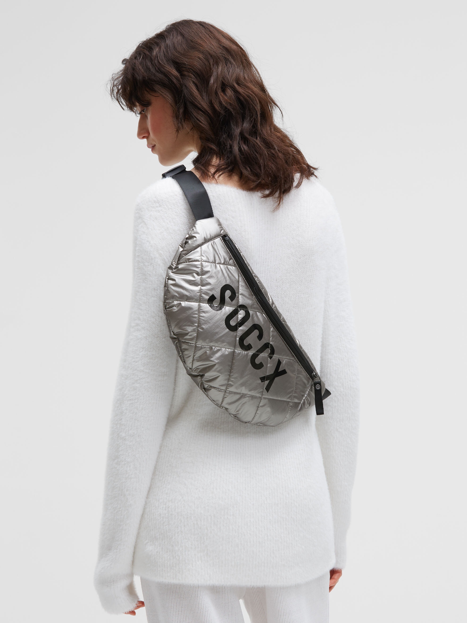 SOCCX Gürteltasche in Schimmer-Optik