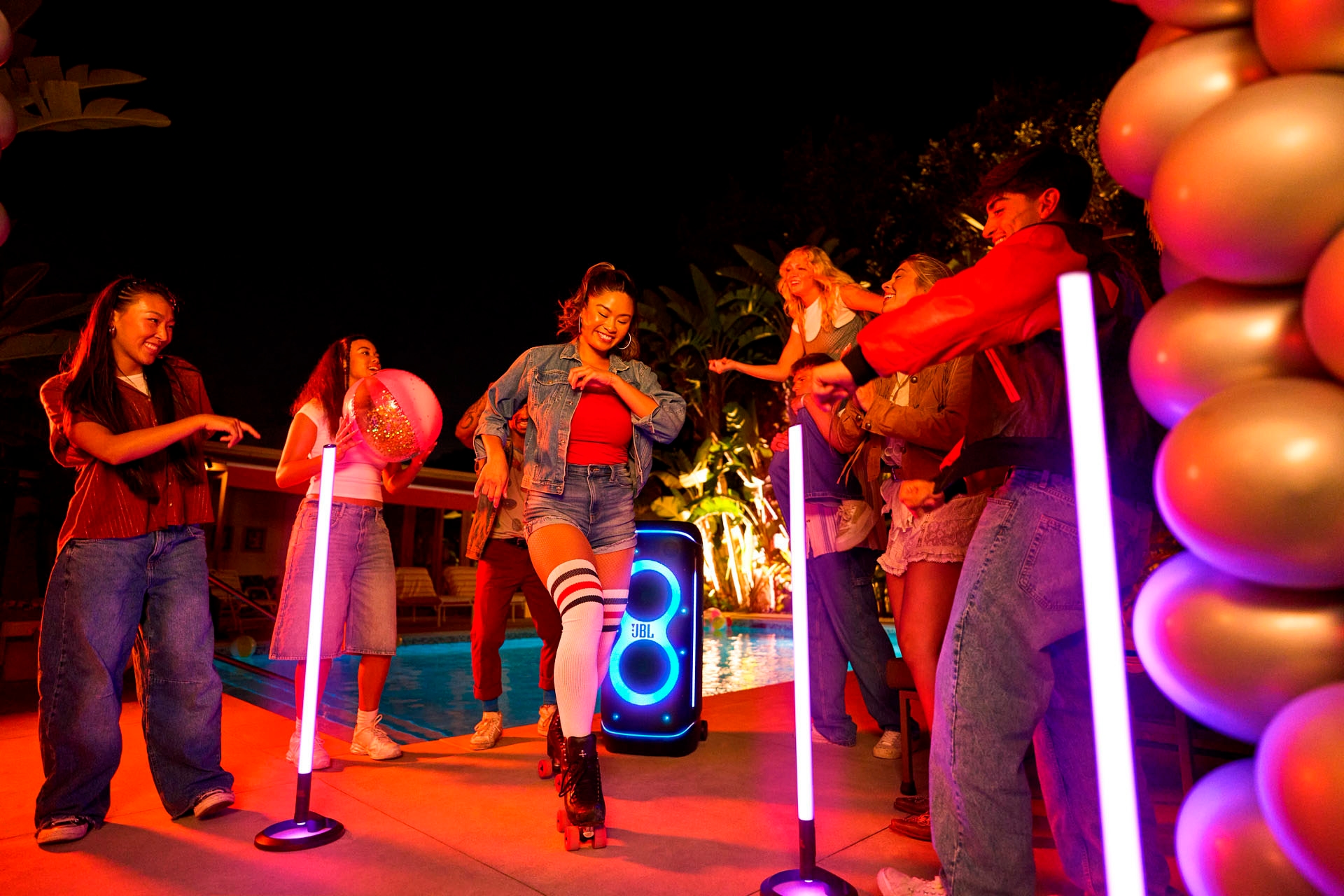 JBL Party-Lautsprecher »PARTYBOX  720« Stereo (Bluetooth App-Steuerung | Automatische Abschaltung | Beleuchtungseffekte | DJ-Funktionen | Equalizer | Extra Bass | Kabellos | Karaoke-fähig | LED Licht (WRGB) | Outdoor-Modus | Transportrollen 800 W)