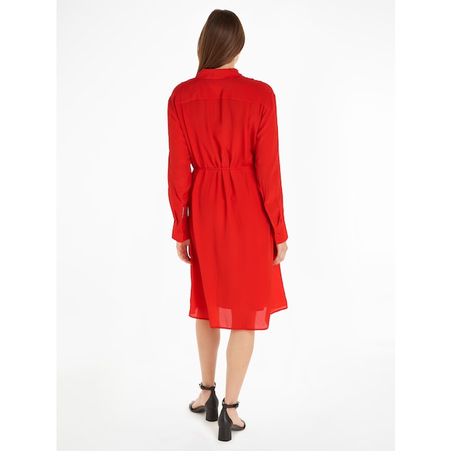 DRESS«, BAUR Logopatch KNEE bestellen | mit CREPE VISCOSE Tommy »FLUID online Blusenkleid Hilfiger