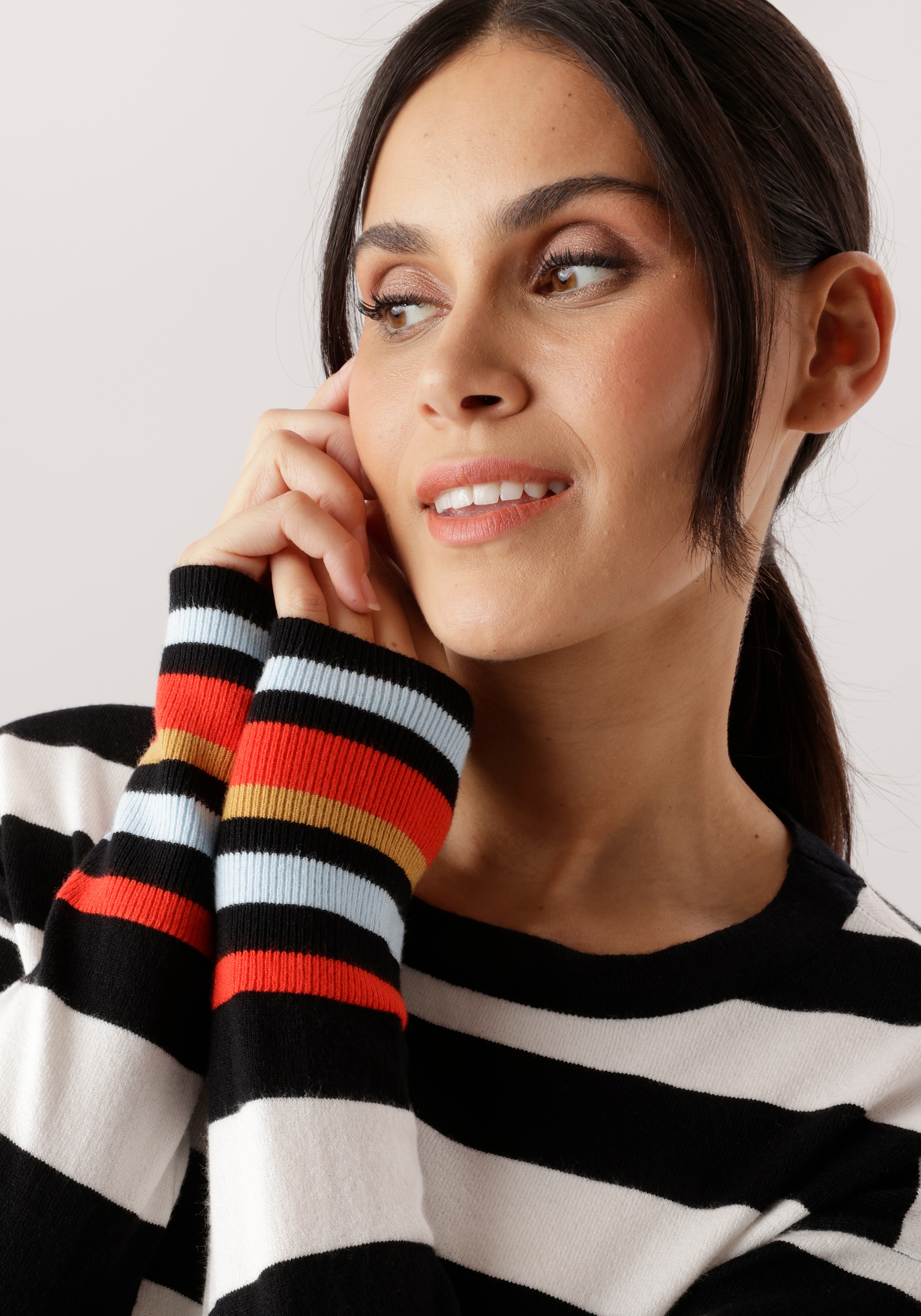 Thumbnail - Aniston SELECTED Strickpullover mit modischen Farbakzenten den Ärmeln - NEUE KOLLEKTION