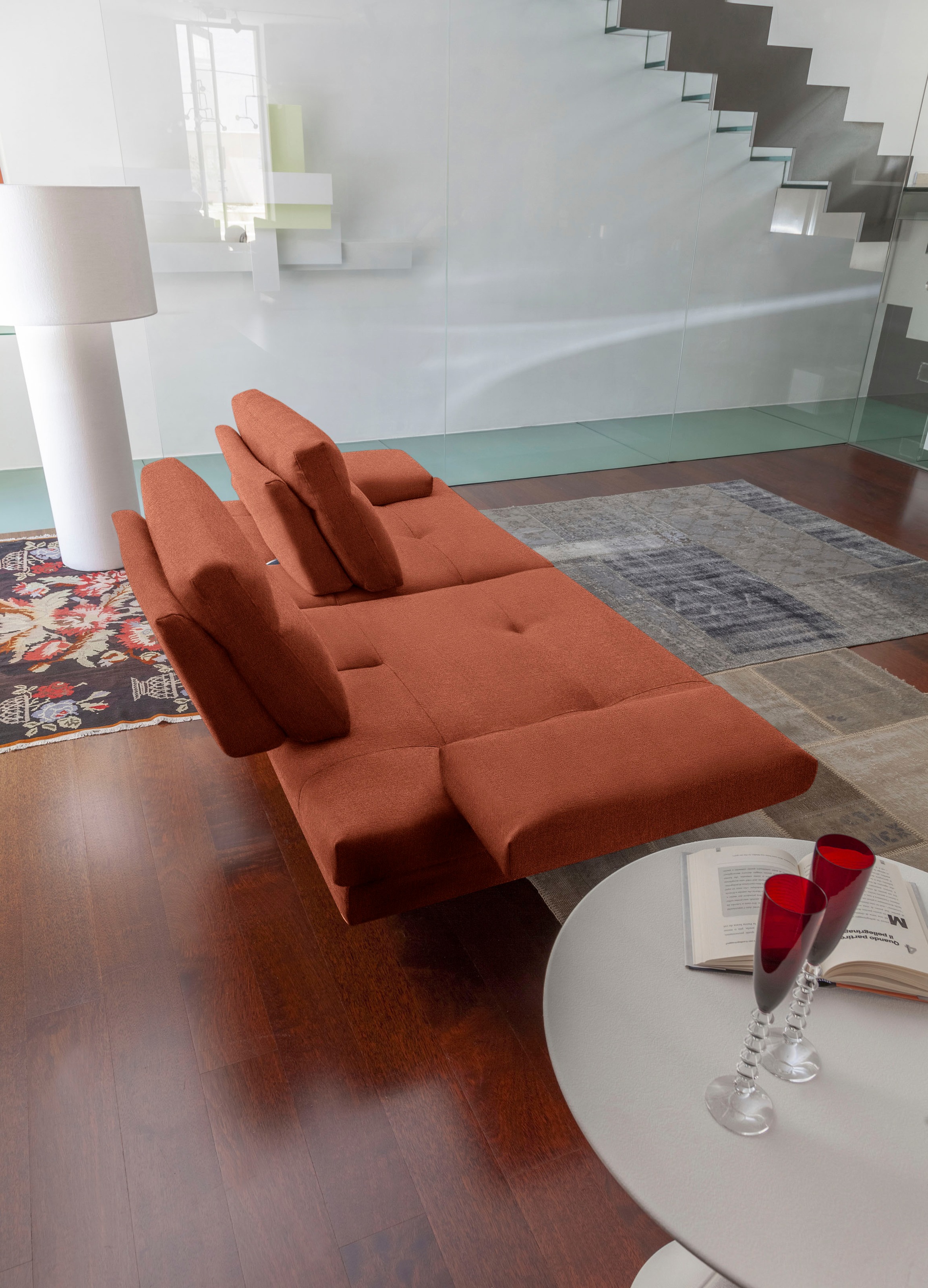 CALIA ITALIA 3,5-Sitzer »Toby Wing, italienisches Designsofa mit erstklassigem Sitzkomfort«, inklusive Sitztiefenverstellung, Füße in Chrom glänzend