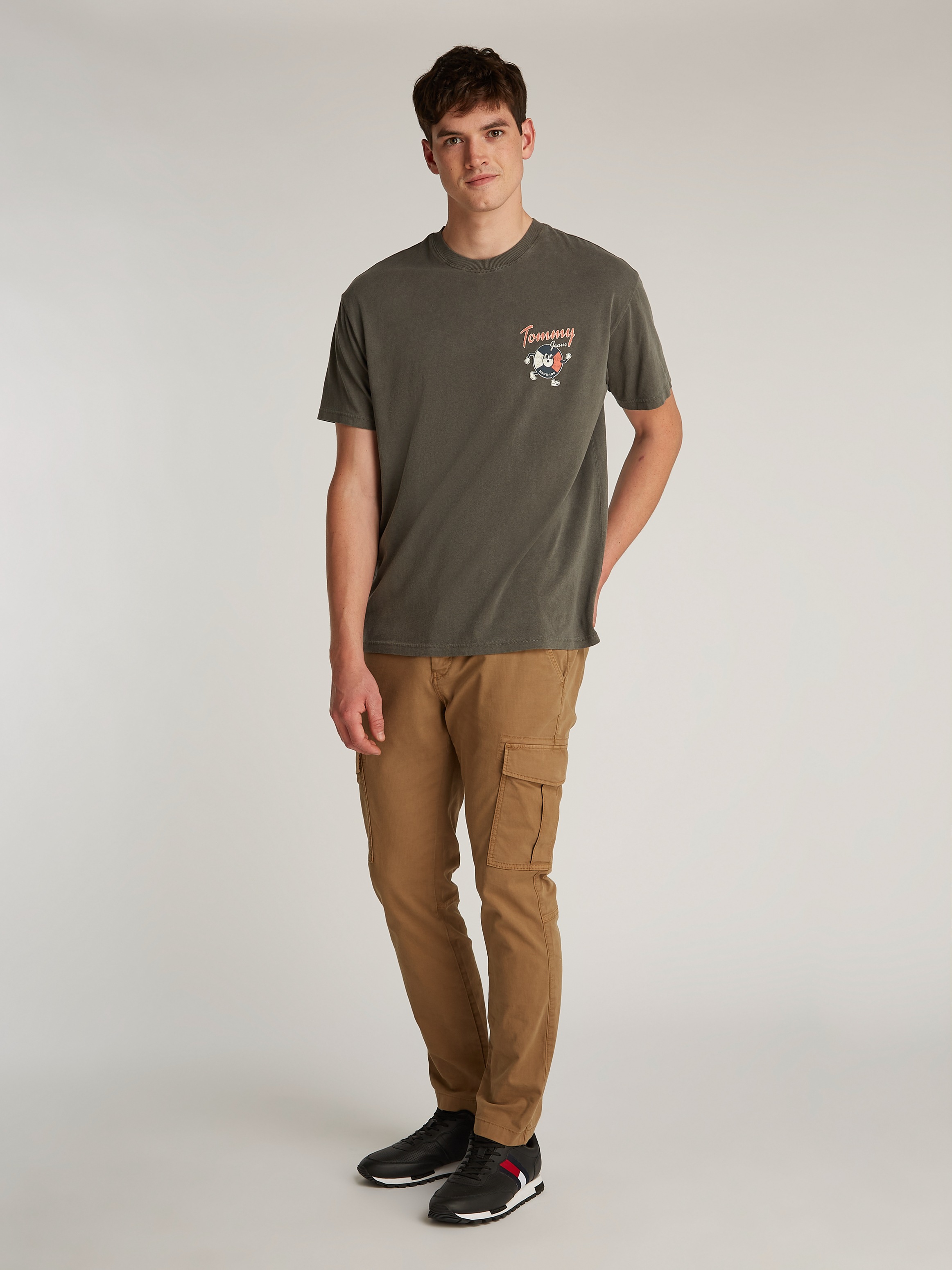 Tommy Jeans T-Shirt »TJM RLX NOVELTY 2 GMD TEE«, mit großem Logo am Rücken