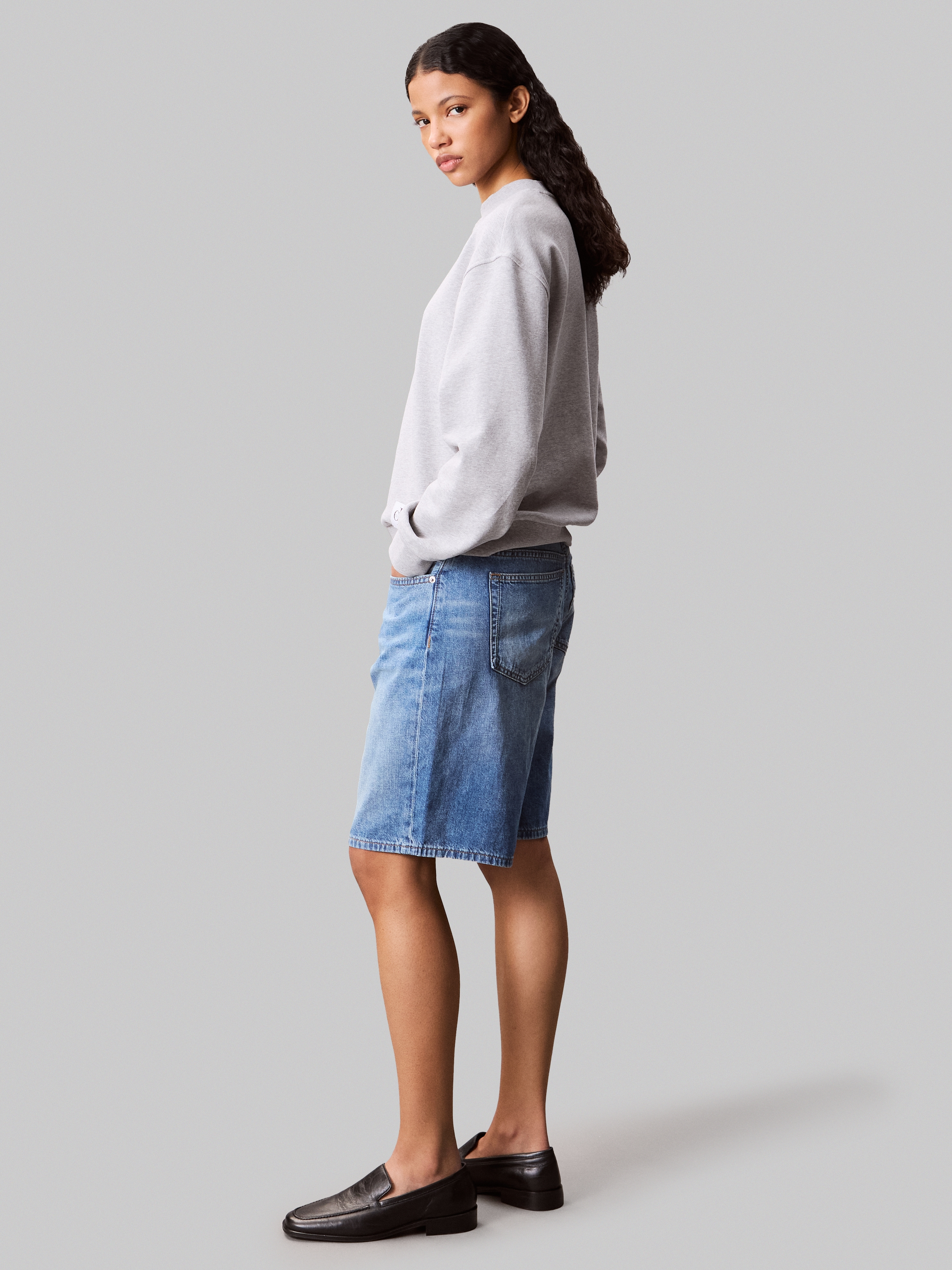 Calvin Klein Jeans Sweatshirt »A- LS BADGE LOGO TERRY CREW NK«, Mit Rundhalsausschnitt