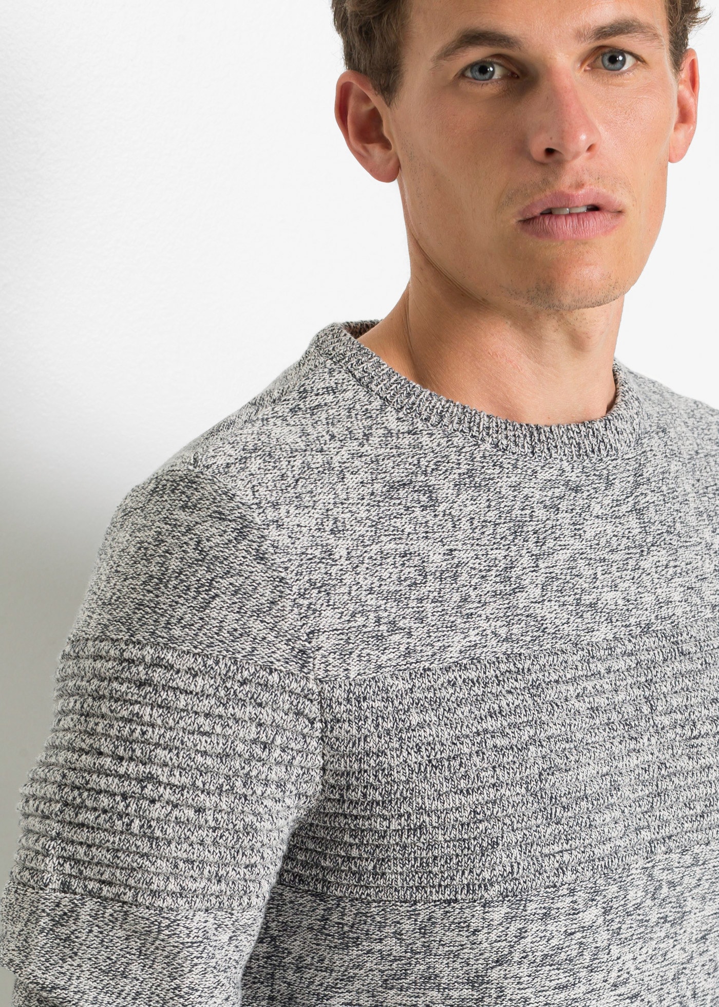 bonprix Strickpullover in melierter Optik