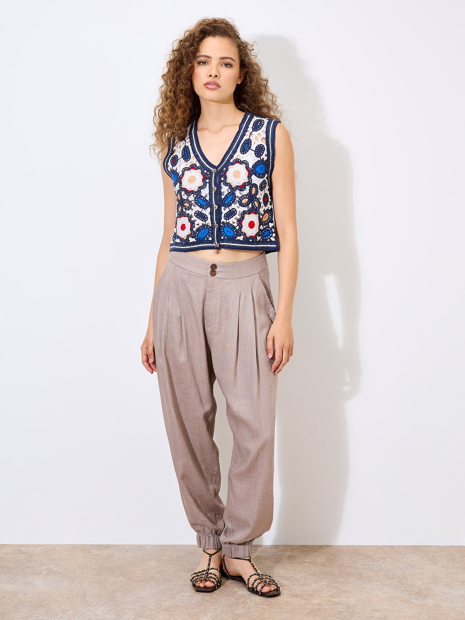 Apricot Stricktop »Geblümte Häkelweste« im Boho-Look