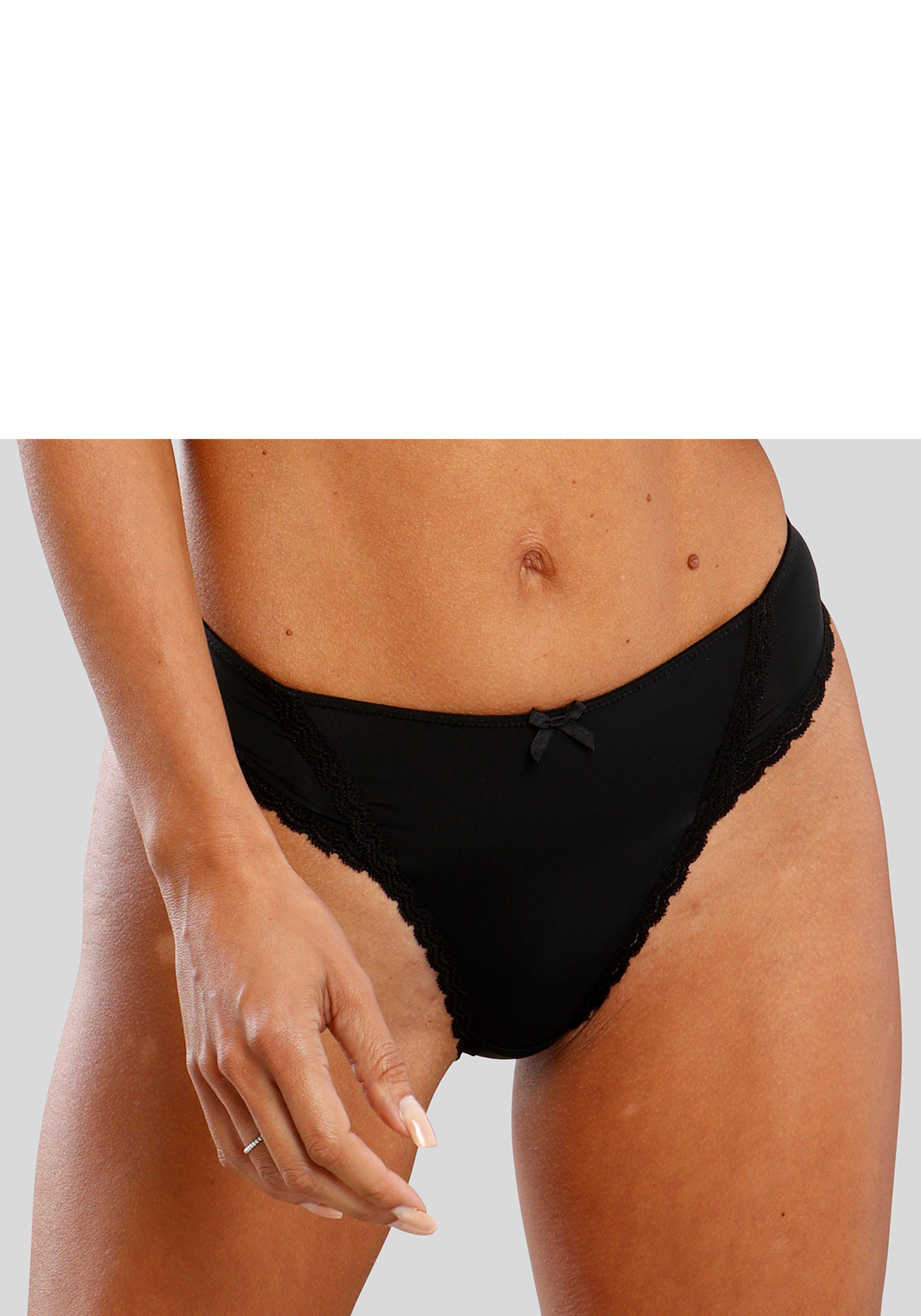 s.Oliver "Camille" mit feiner Spitzenborte