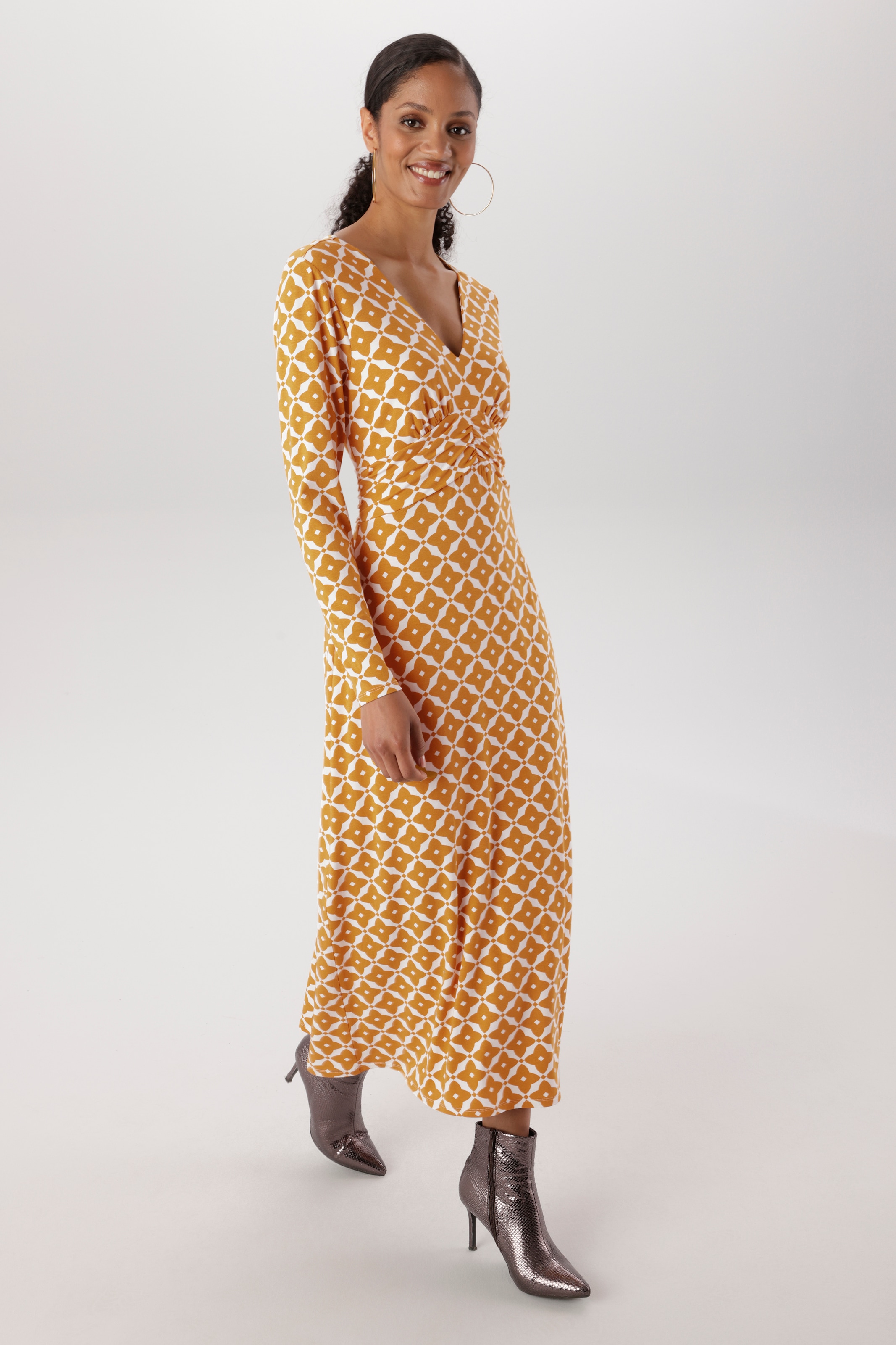 Aniston SELECTED Midikleid mit eleganten, grafischen Druckverlauf