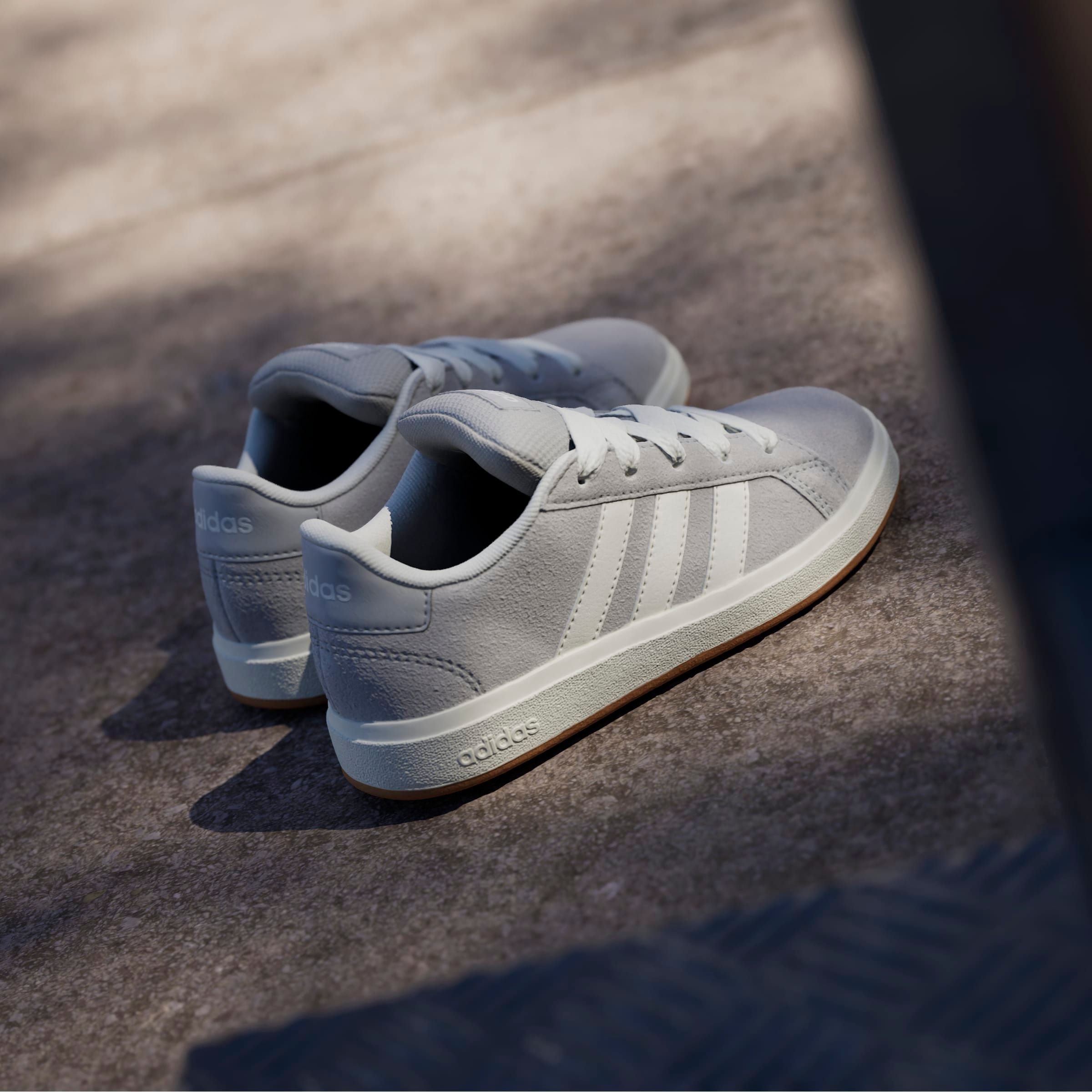 adidas Sportswear Sneaker »GRAND COURT 00S KIDS«, Design auf den Spuren des adidas Superstar