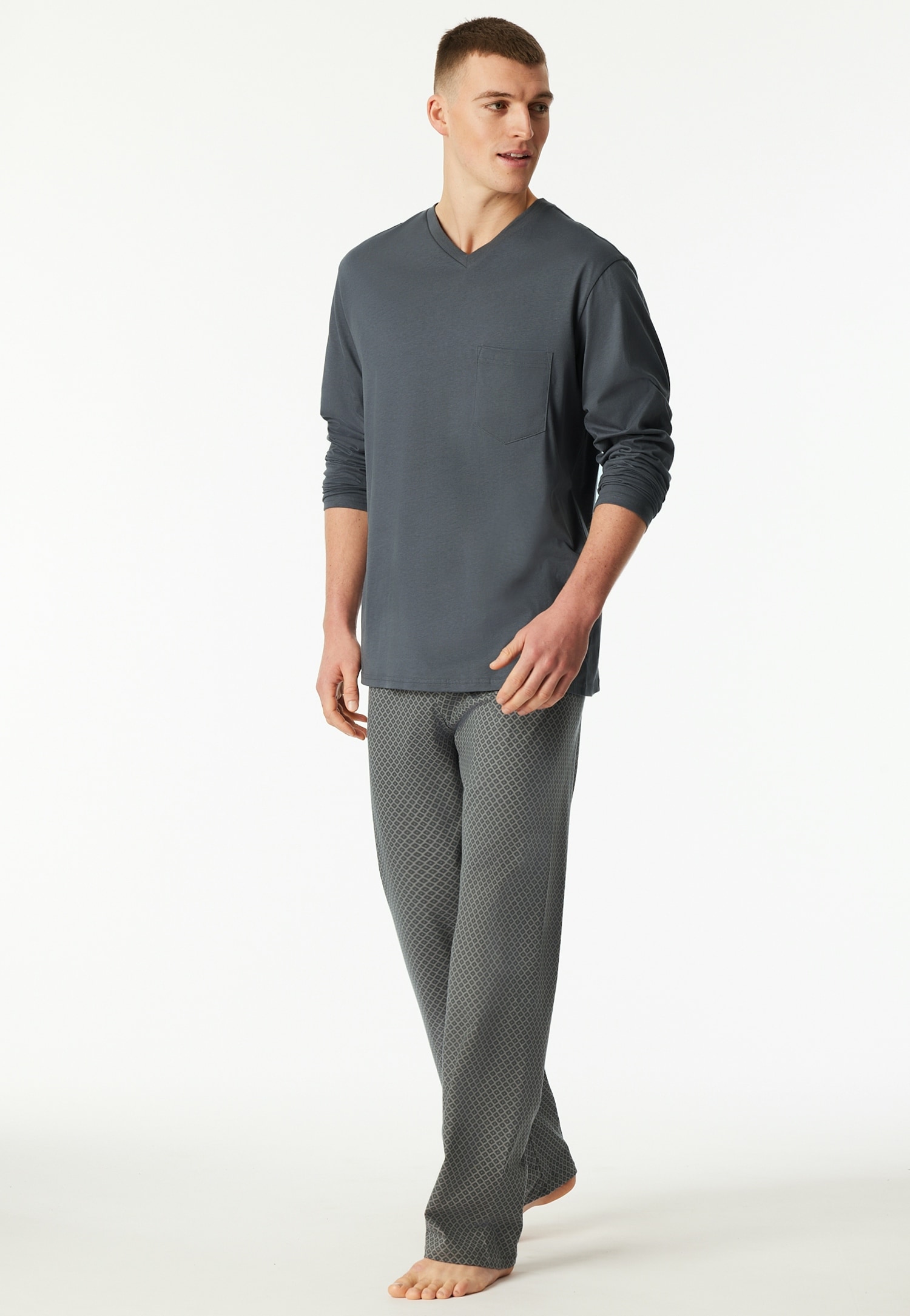 Schiesser Pyjama "Comfort Essentials" 0, 2 tlg. mit V-Ausschnitt und aufgesetzter Brusttasche