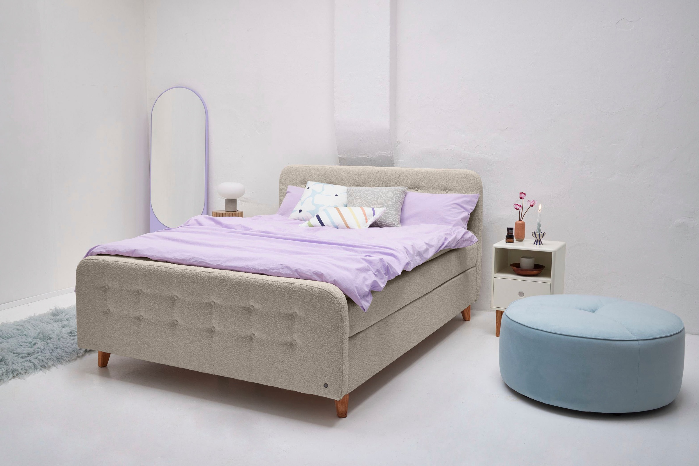 TOM TAILOR HOME Boxspringbett »NORDIC BOX«, mit Knopfheftung, in weichem Bouclé-Stoff, Füße in Buche natur