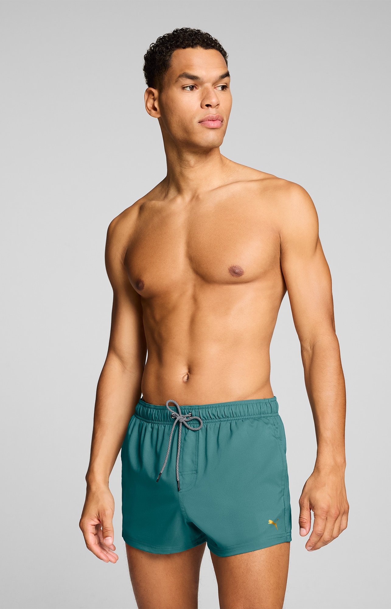 PUMA Badeshorts "PUMA SWIM MEN SHORT LENGTH SWIM SHORTS" mit seitlichen Eingriff-Taschen, Gesäßtasche mit Klettverschluss
