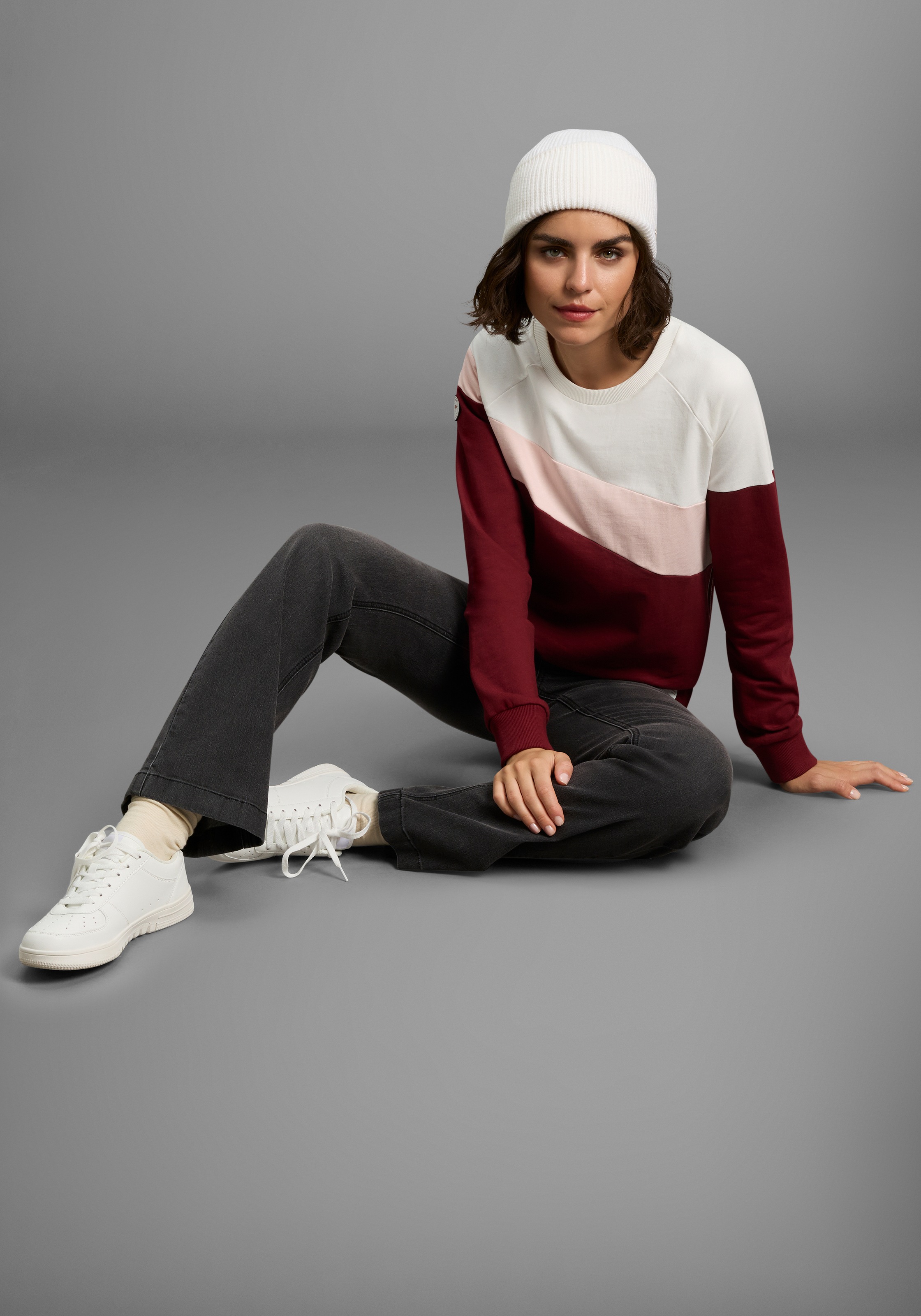 KangaROOS Sweatshirt, im Colorblock Design mit süßen Details