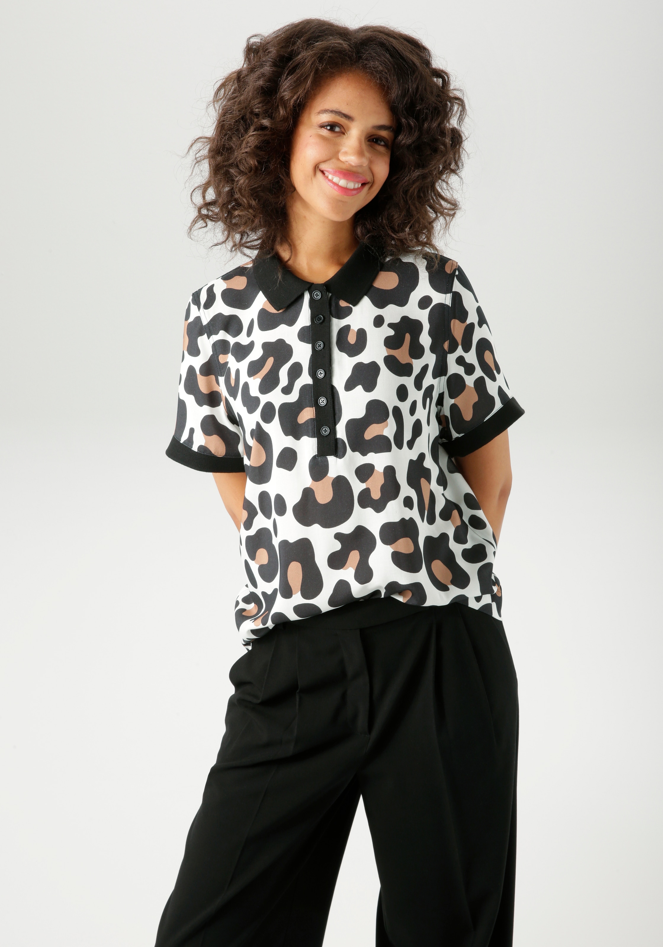 Aniston CASUAL Kurzarmbluse im extravaganten Animal-Print- jedes Teil ein U günstig online kaufen