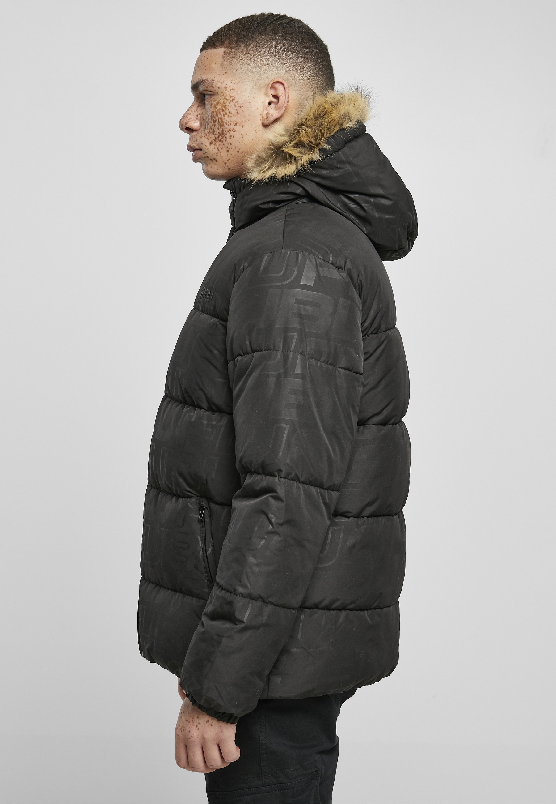 Fubu Winterjacke »Fubu Herren FM224-039-2 FUBU Corporate AOP Puffer Jacket« 1 Stk. tlg. mit Kapuze