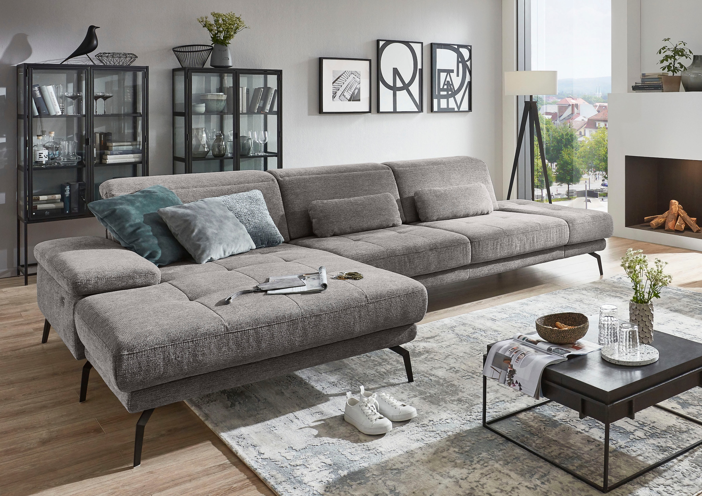Die PlanBar Ecksofa "MP-IN20126 L-Form mit Federkern-Polsterung" mit Kopfteilverstellung, optional Sitztiefen- & Armteilverstellung