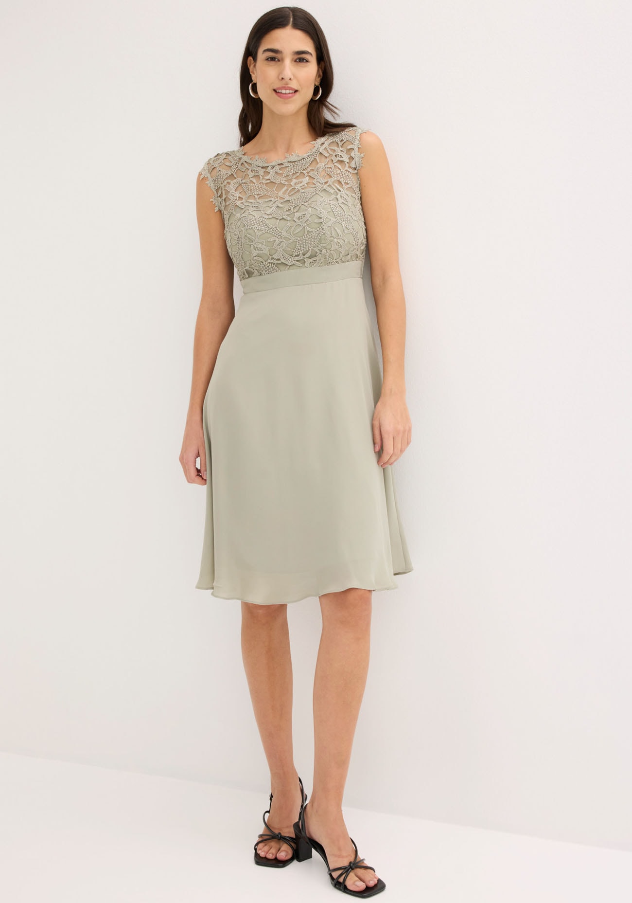 bonprix Minikleid "Minikleid mit Spitze" 1 tlg. für besondere Anlässe, aus Polyester, taillierte Passform